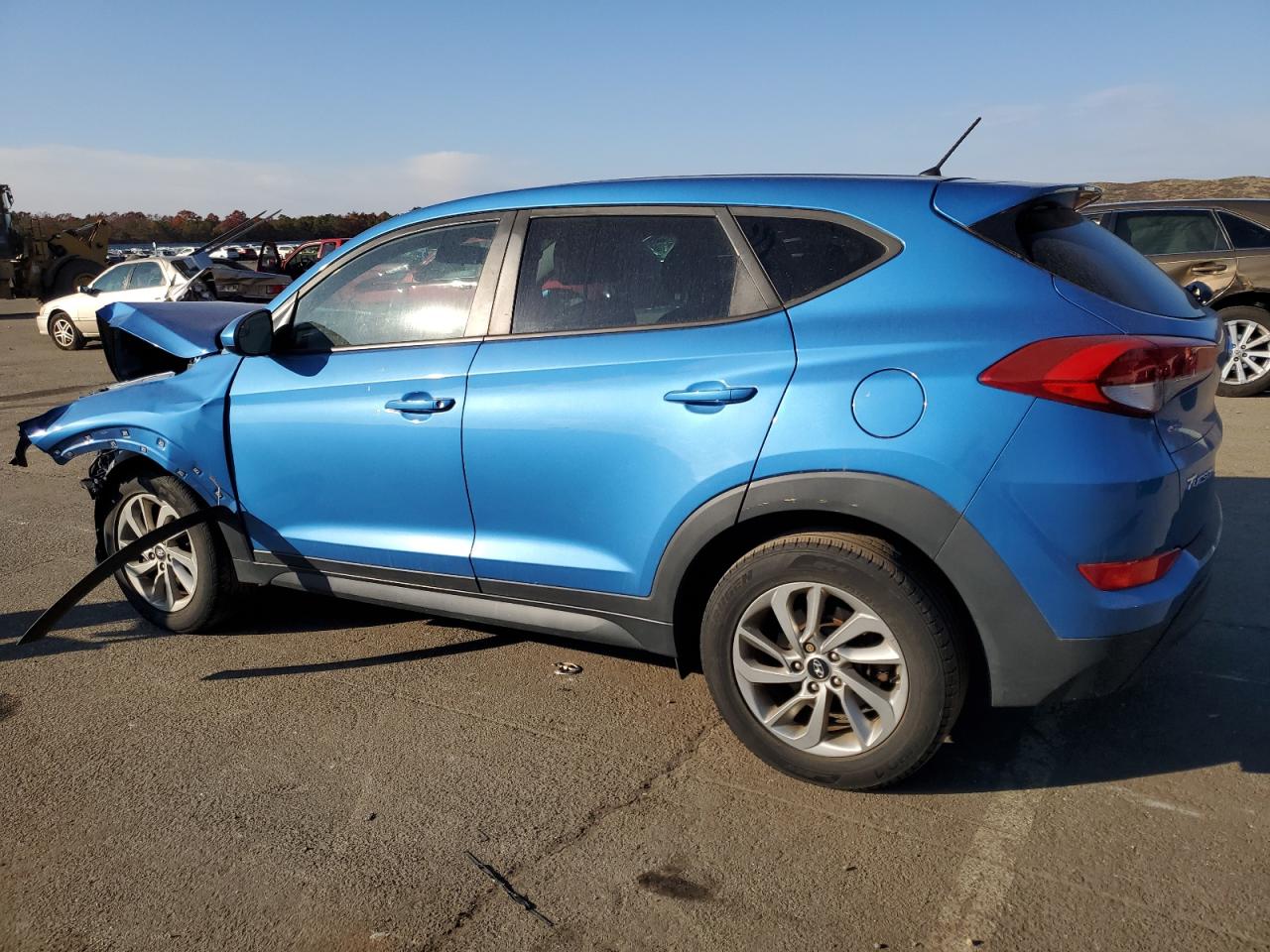 Изображение 2 2018 HYUNDAI TUCSON SE 2018 с VIN KM8J2CA42JU632327