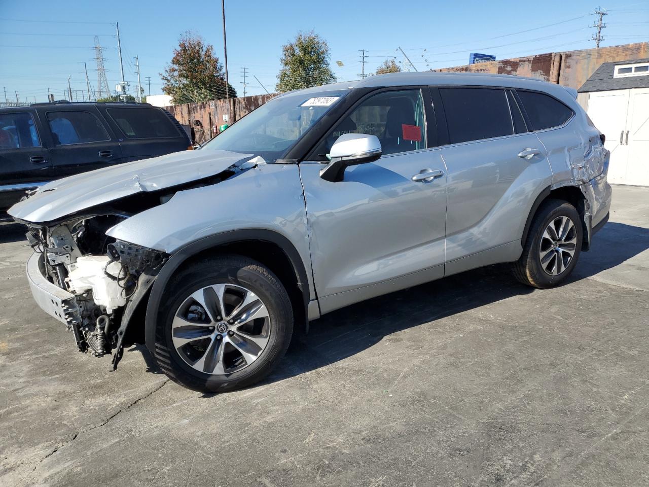 Изображение 2022 TOYOTA HIGHLANDER XLE 2022