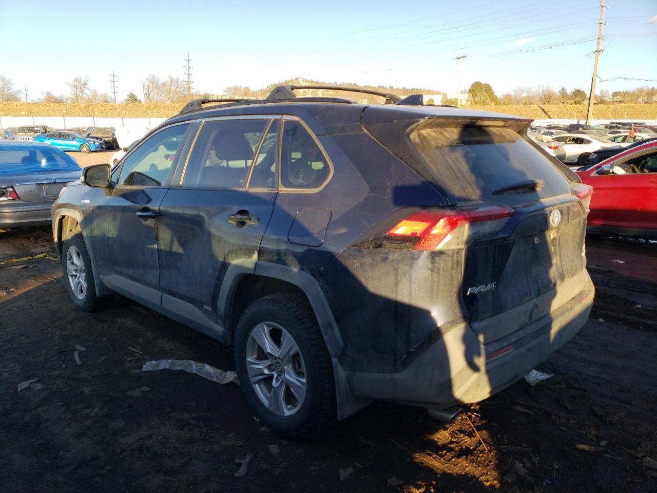 Изображение 2 2020 TOYOTA RAV4 XLE 2020 с VIN JTMRWRFV2LD071615