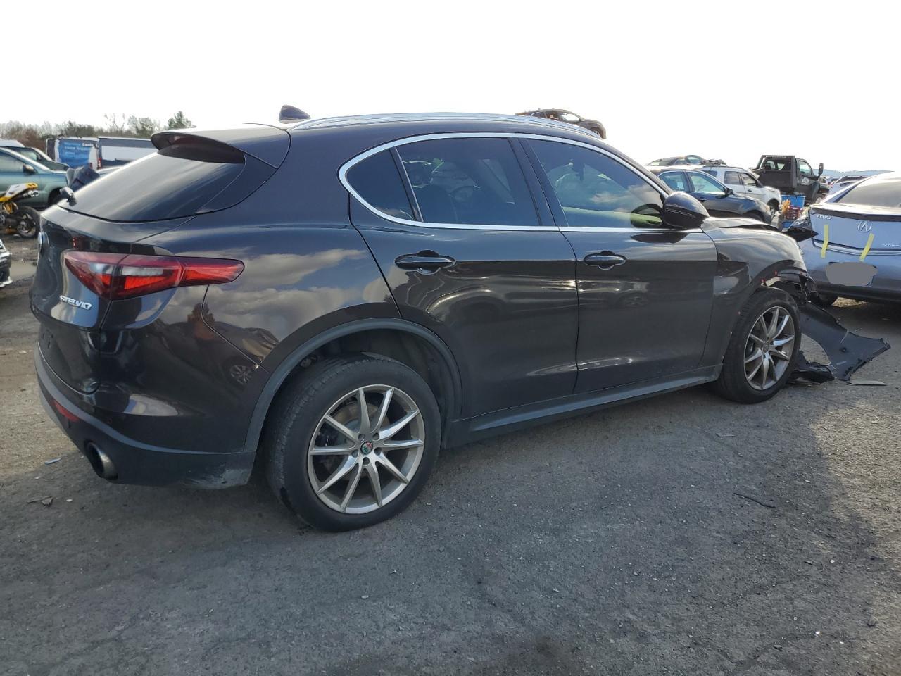 Obraz 3 z 2018 ALFA ROMEO STELVIO  2018 z VIN ZASFAKAN2J7B81440