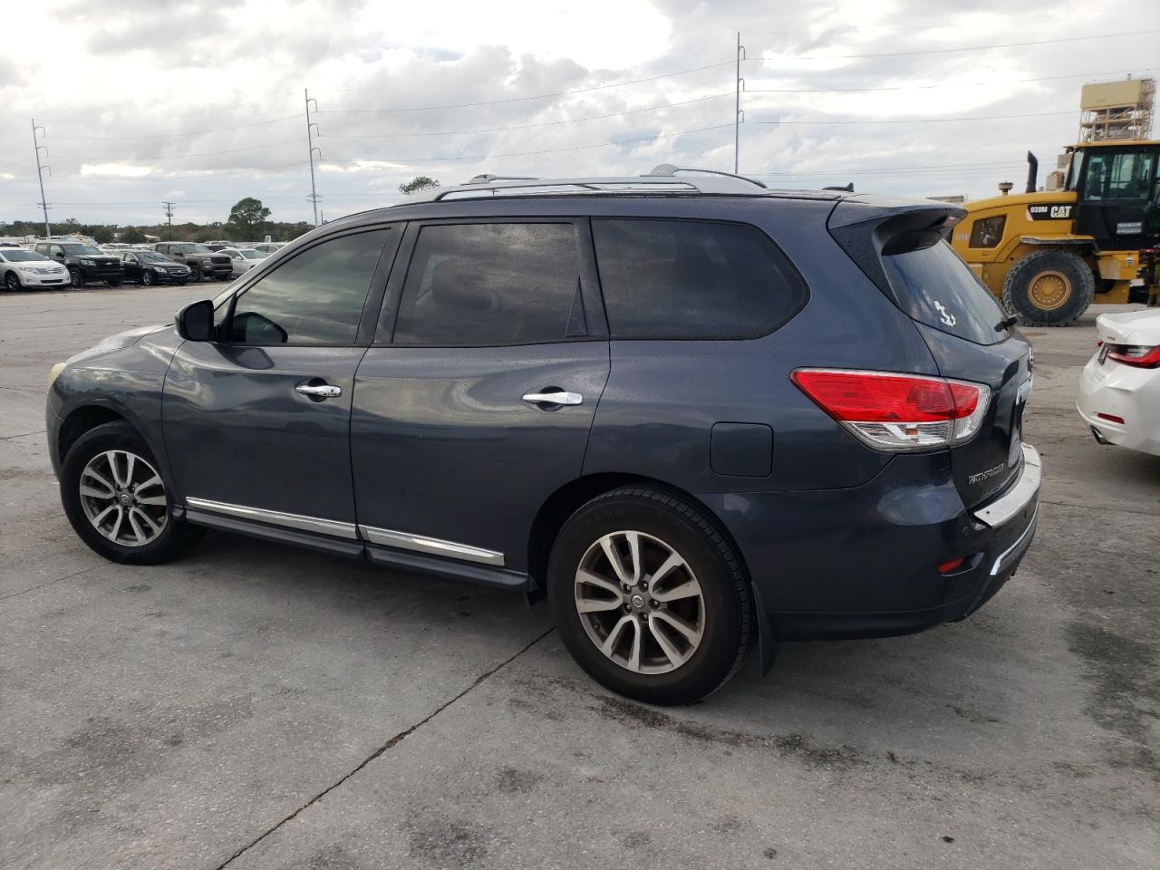Image 2 of 2013 NISSAN PATHFINDER S 2013 with VIN 5N1AR2MM9DC647600