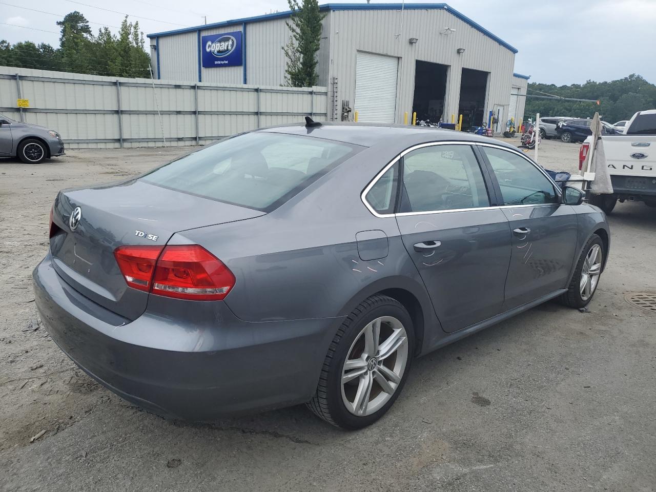 Image 3 of 2015 VOLKSWAGEN PASSAT SE 2015 with VIN 1VWBV7A36FC051731