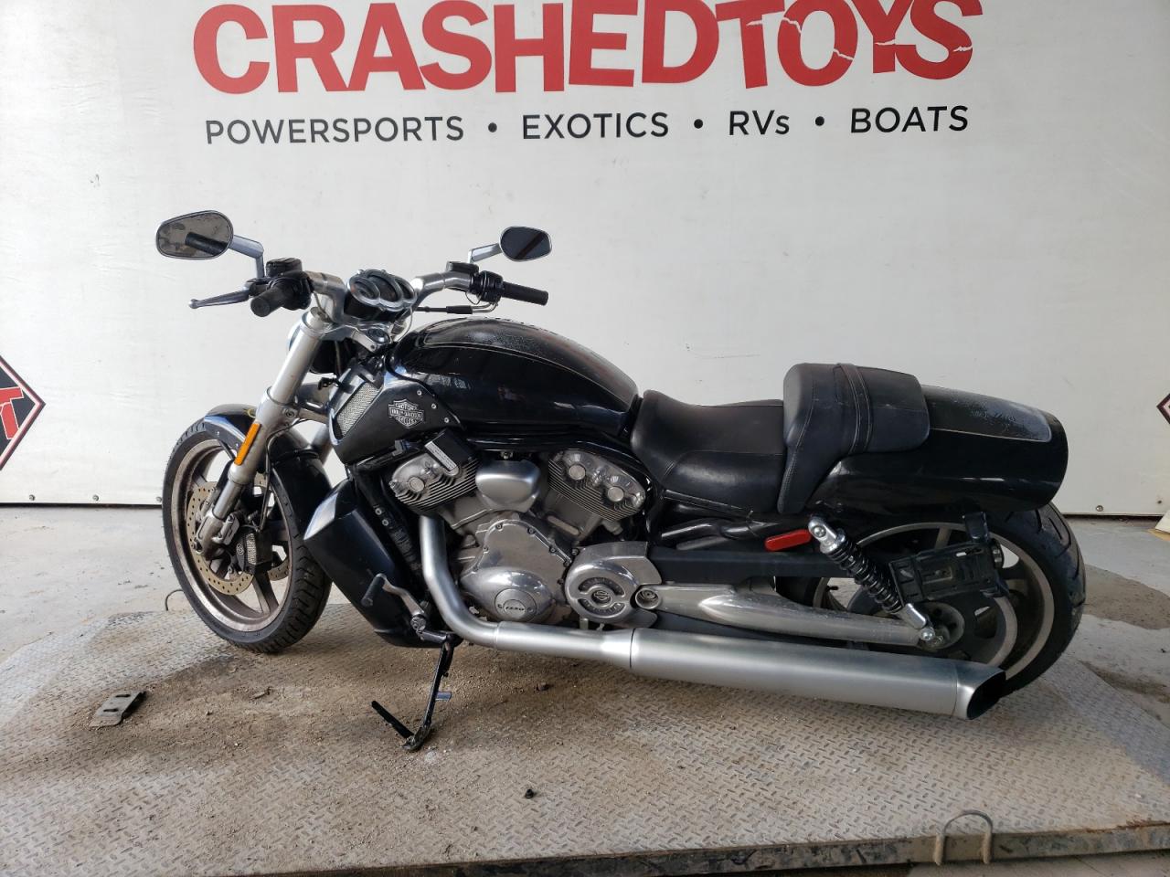 Image 2 of 2015 HARLEY-DAVIDSON VRSCF VROD MUSCLE 2015 with VIN 1HD1HPH16FC800553