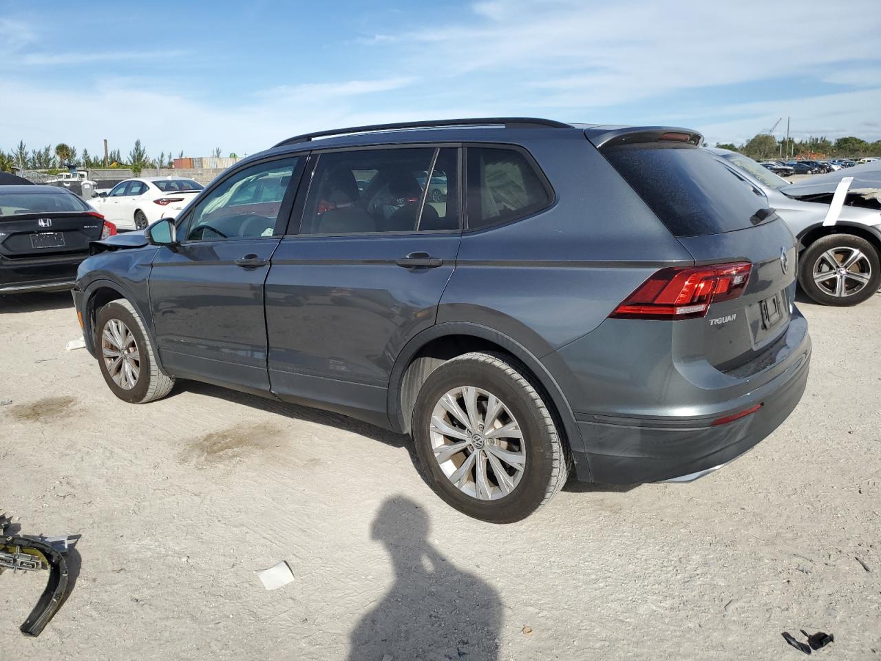 Image 2 of 2018 VOLKSWAGEN TIGUAN S 2018 with VIN 3VV1B7AX1JM097499