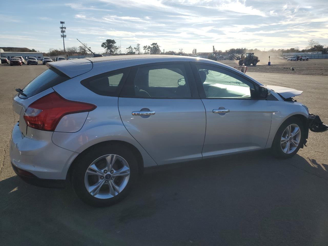 Image 3 of 2014 FORD FOCUS SE 2014 with VIN 1FADP3K2XEL333055