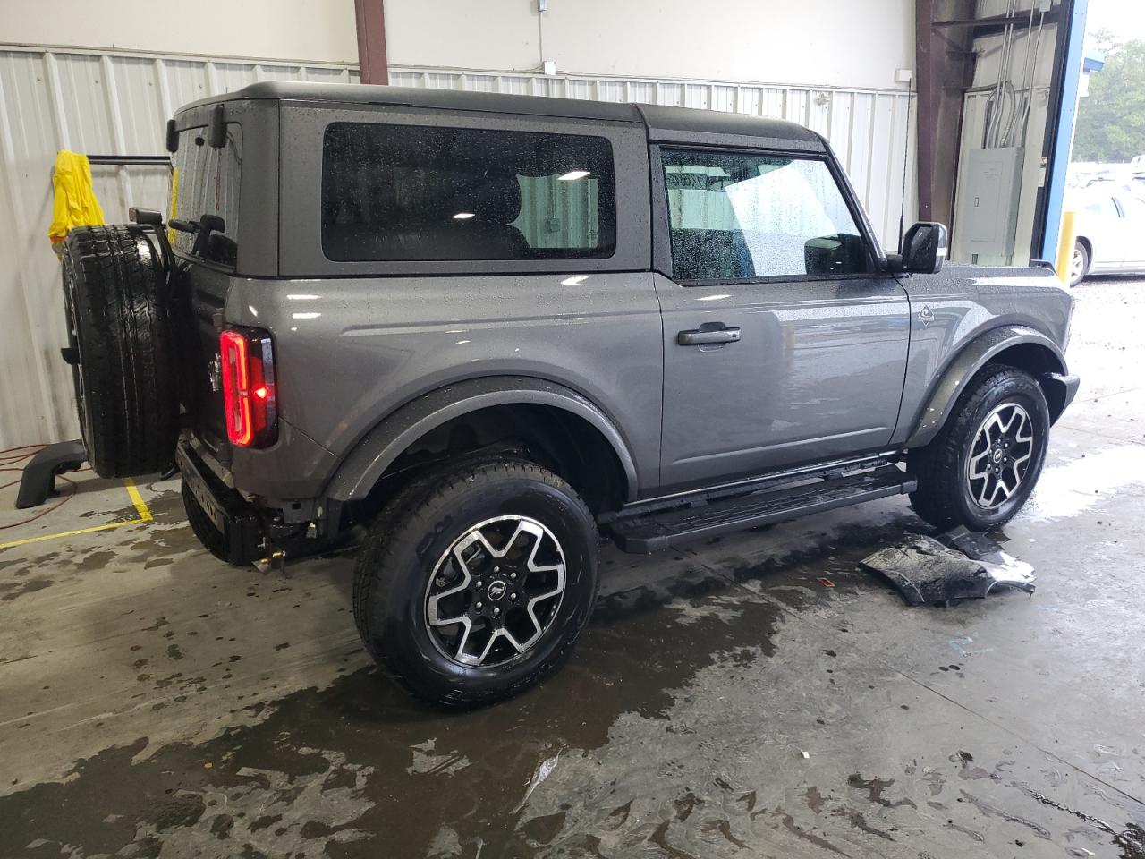 Image 3 of 2023 FORD BRONCO BASE 2023 with VIN 1FMDE5AHXPLB41005