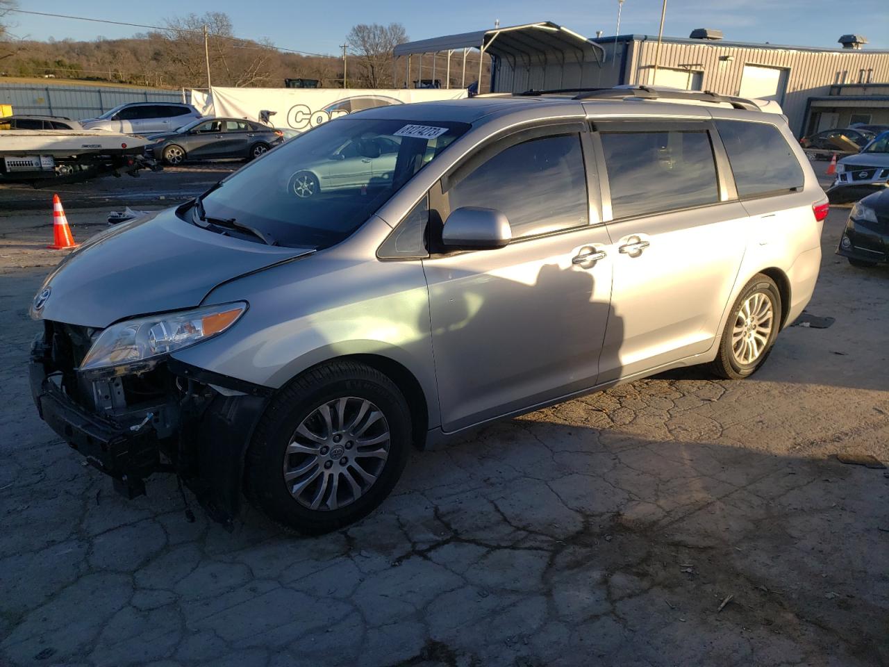 Image 1 of 2016 TOYOTA SIENNA XLE 2016 with VIN 5TDYK3DC2GS747870