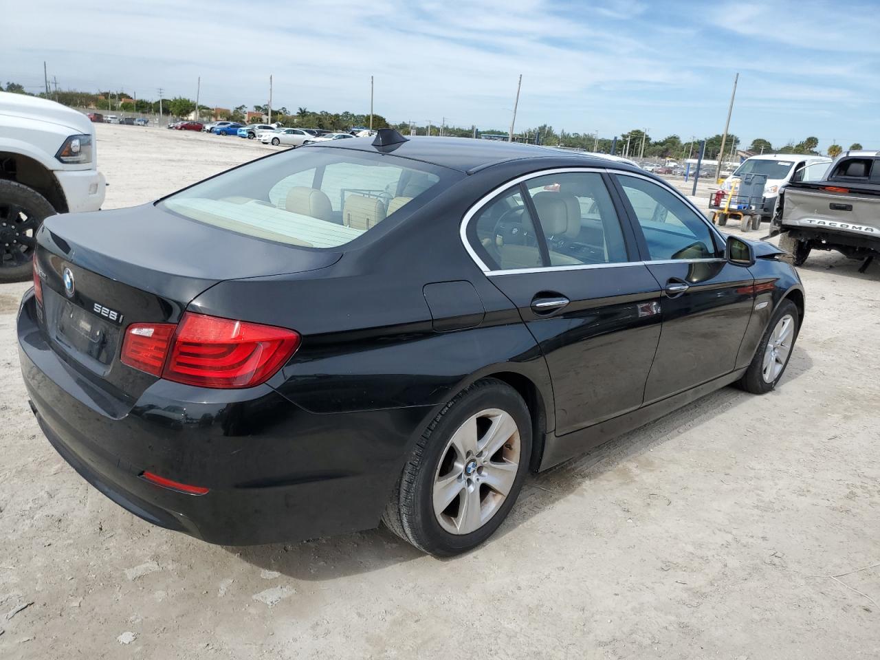 Изображение 3 2013 BMW 528 XI 2013 с VIN WBAXH5C54DD113876