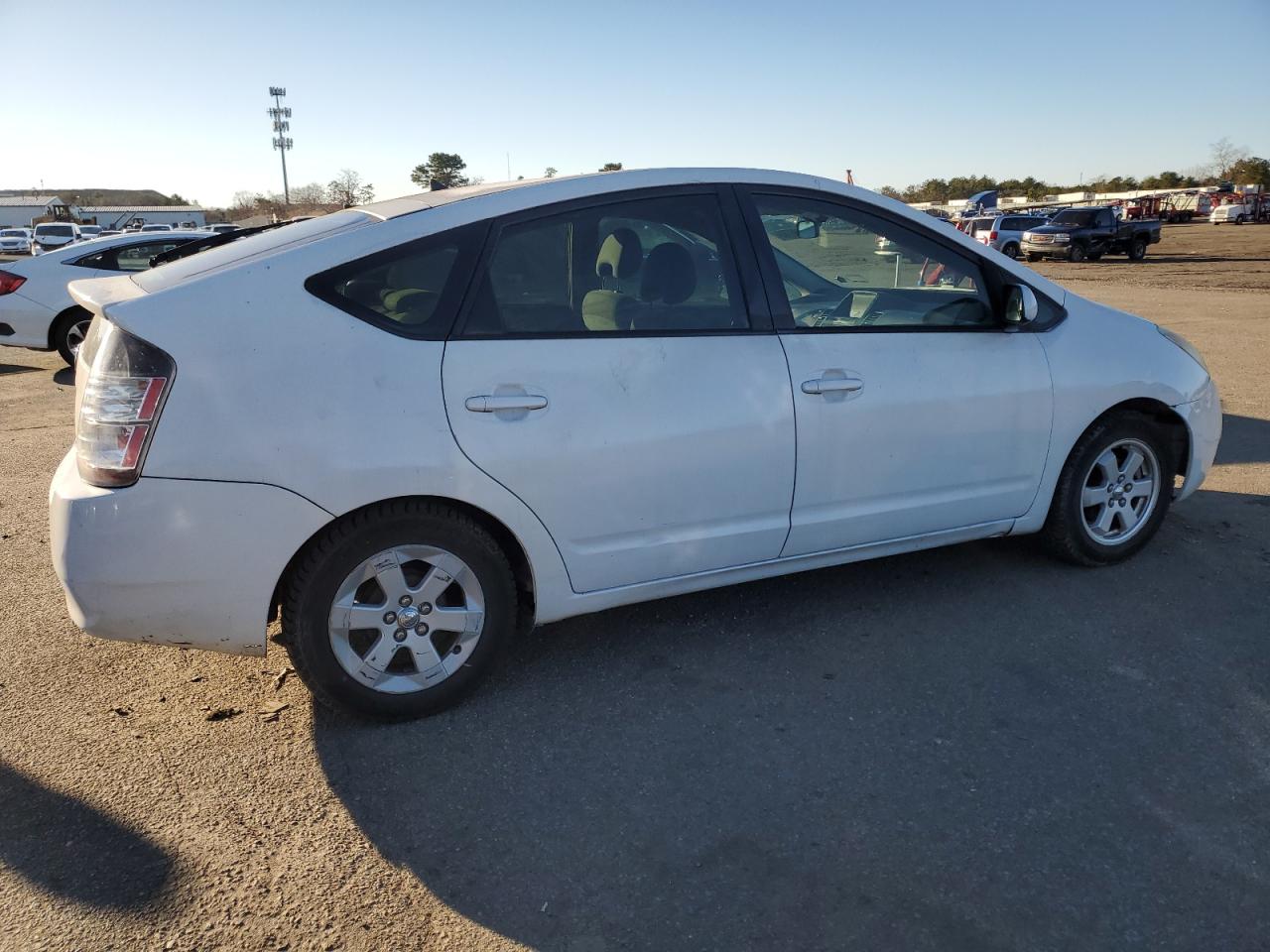 Image 3 of 2005 TOYOTA PRIUS  2005 with VIN JTDKB22U753121466