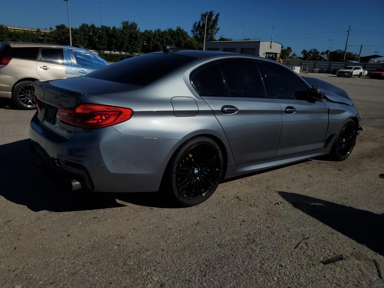 Obraz 3 z 2018 BMW M550XI  2018 z VIN WBAJB9C53JB036343