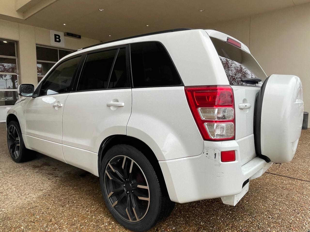 Image 3 of 2006 SUZUKI GRAND VITARA LUXURY 2006 with VIN JS3TE947964104631