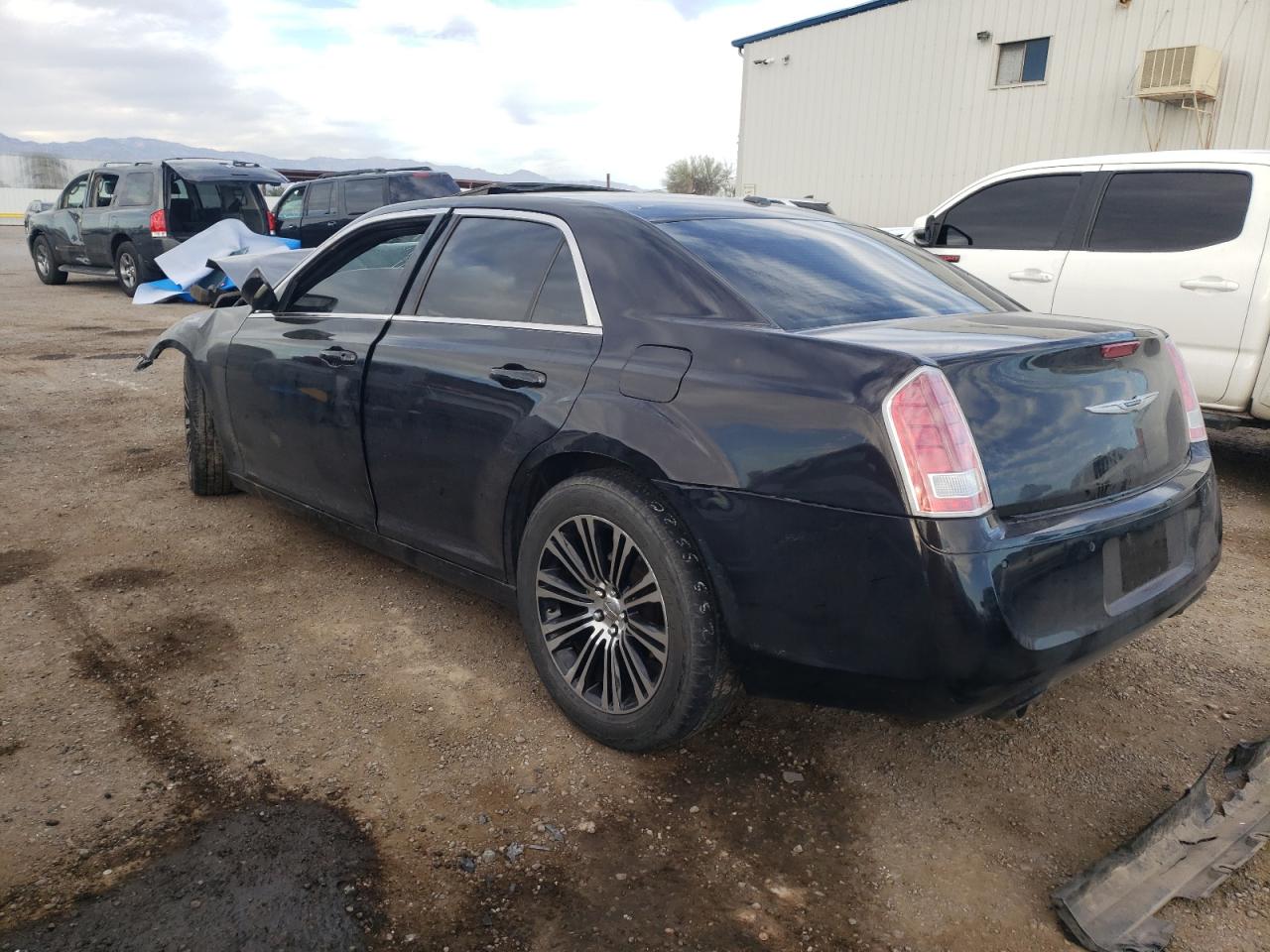 Изображение 2 2012 CHRYSLER 300 S 2012 с VIN 2C3CCADT3CH169660