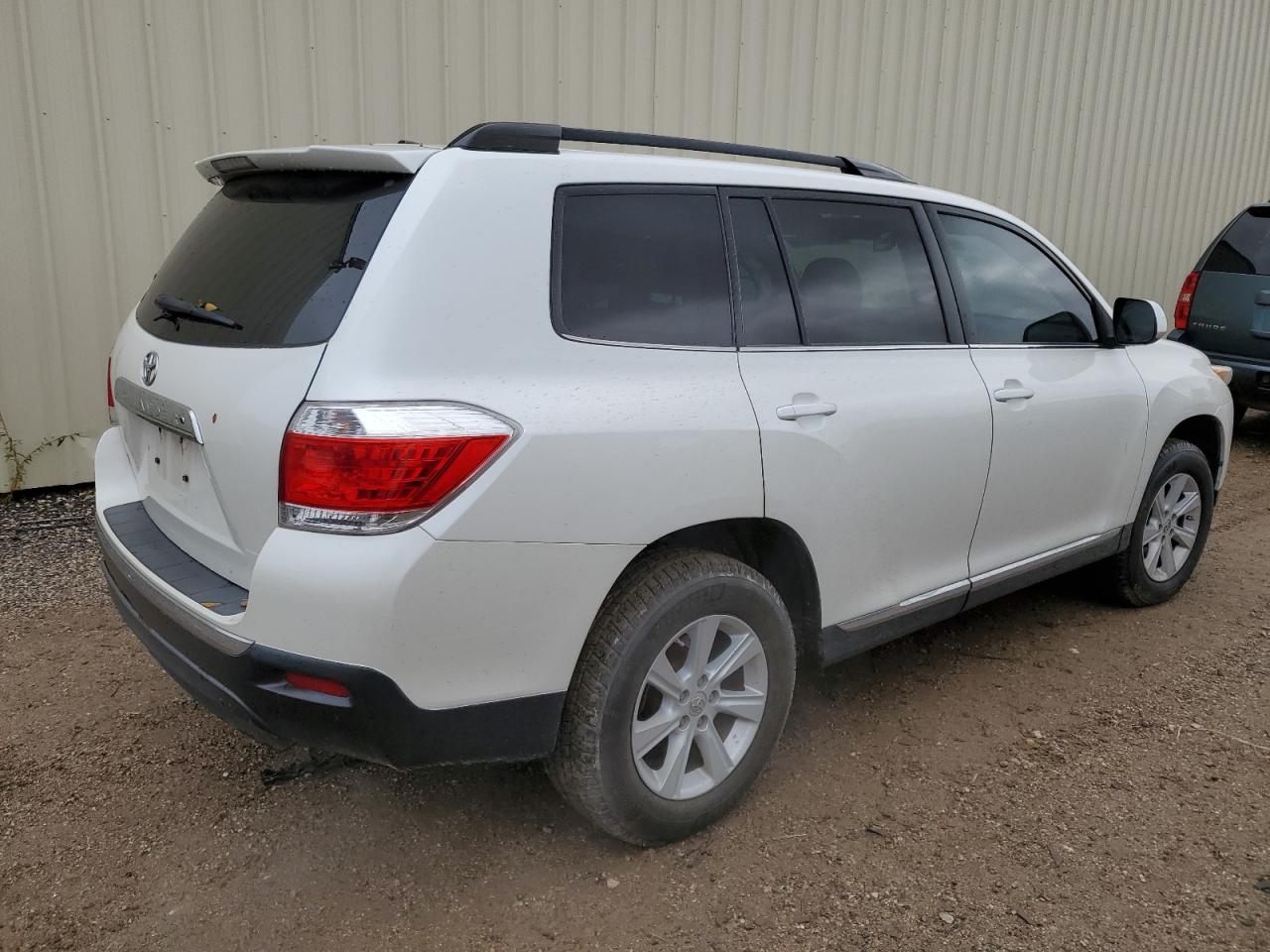 Изображение 3 2012 TOYOTA HIGHLANDER BASE 2012 с VIN 5TDZA3EH6CS022381