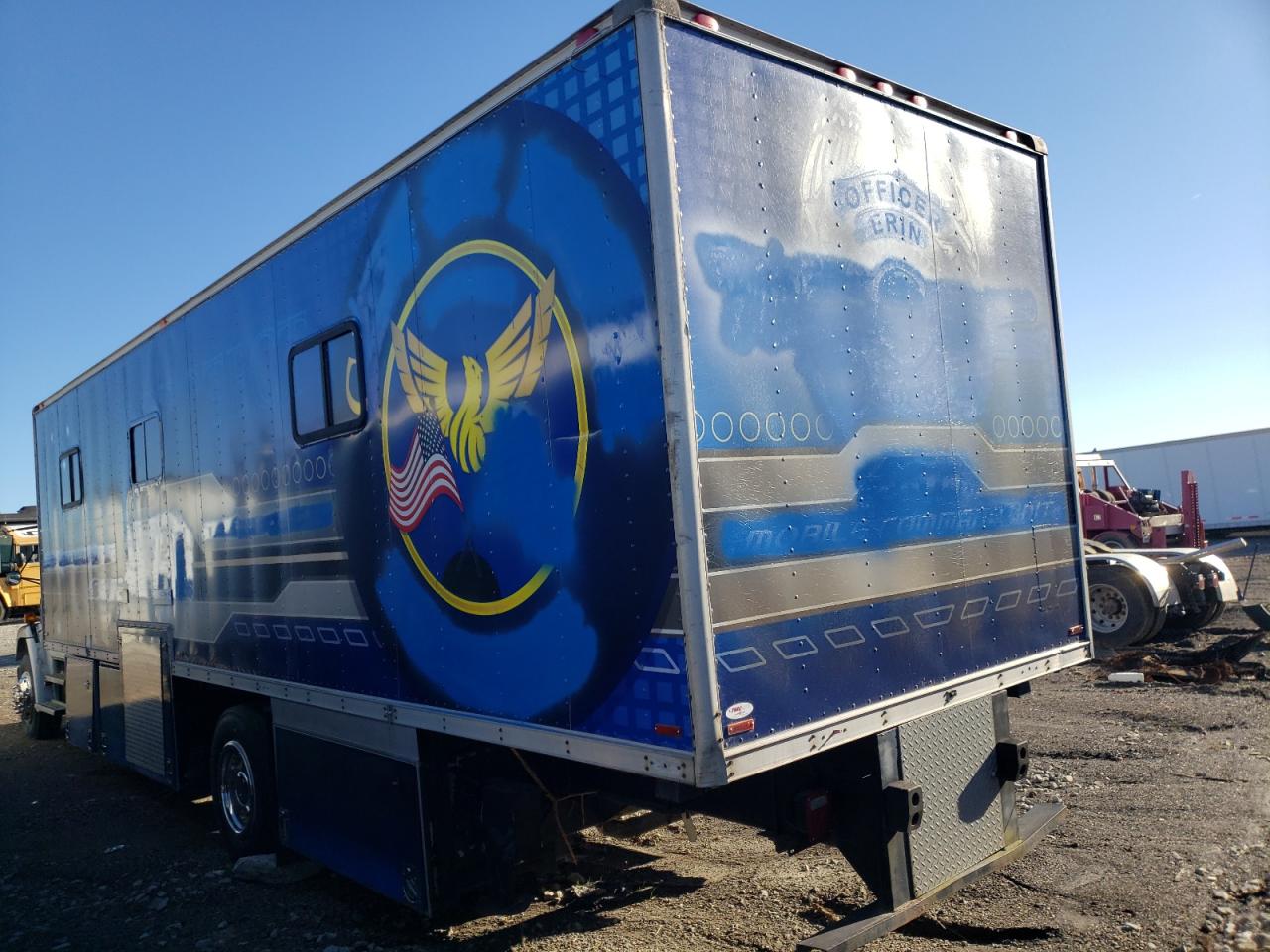 Image 3 of 2000 FREIGHTLINER MEDIUM CONVENTIONAL FL70 2000 with VIN 1FV6HJAA8YHA46664