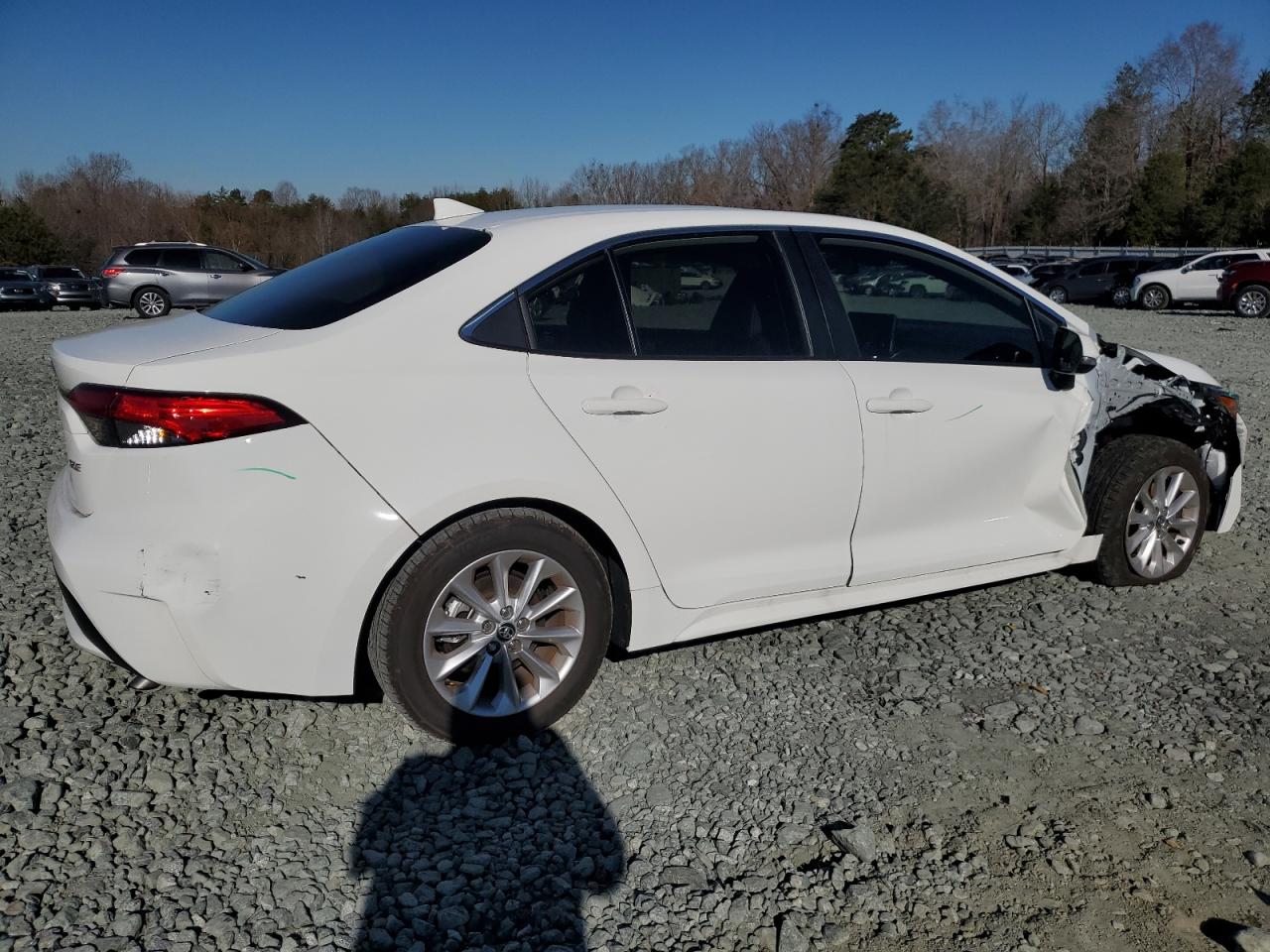 Obraz 3 z 2022 TOYOTA COROLLA XLE 2022 z VIN JTDFPMAEXN3029972