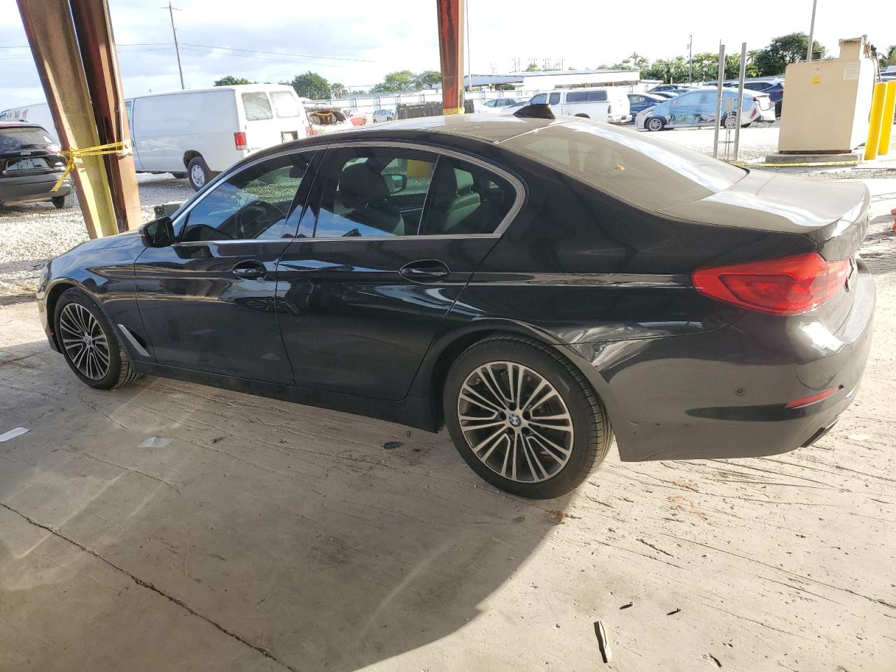Obraz 2 z 2020 BMW 540 I 2020 z VIN WBAJS1C02LWW63908