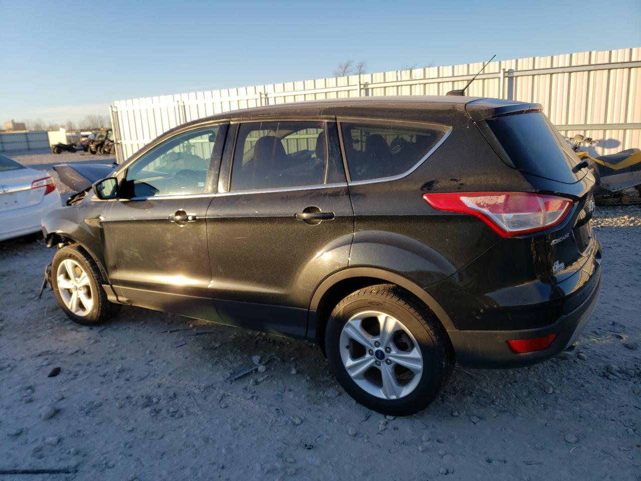 Image 2 of 2015 FORD ESCAPE SE 2015 with VIN 1FMCU9GX6FUB18608