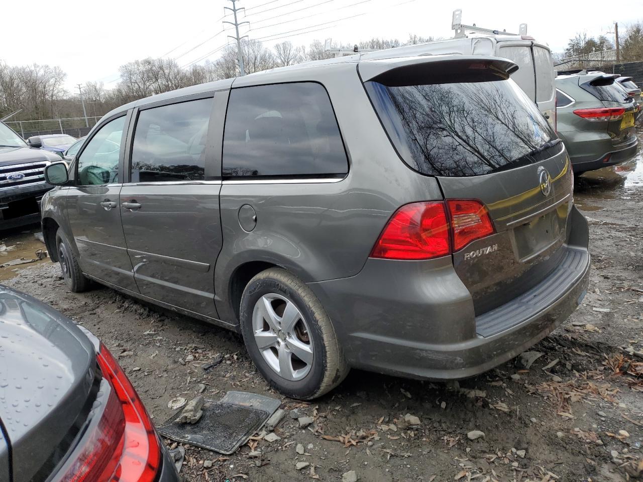 Obraz 2 z 2010 VOLKSWAGEN ROUTAN SEL 2010 z VIN 2V4RW5DX3AR388509