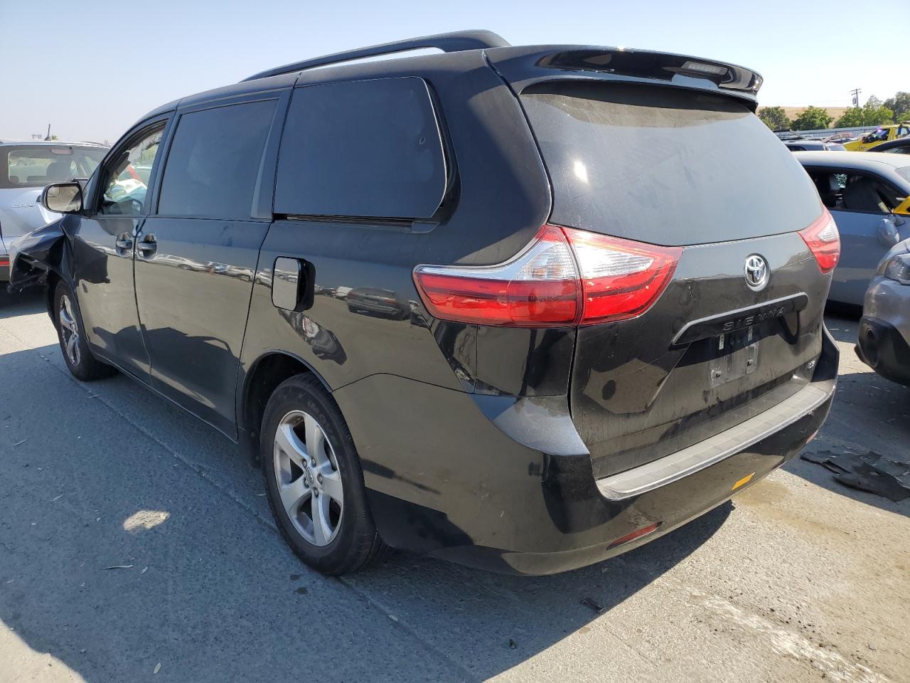 Image 2 of 2017 TOYOTA SIENNA LE 2017 with VIN 5TDKZ3DC3HS882987