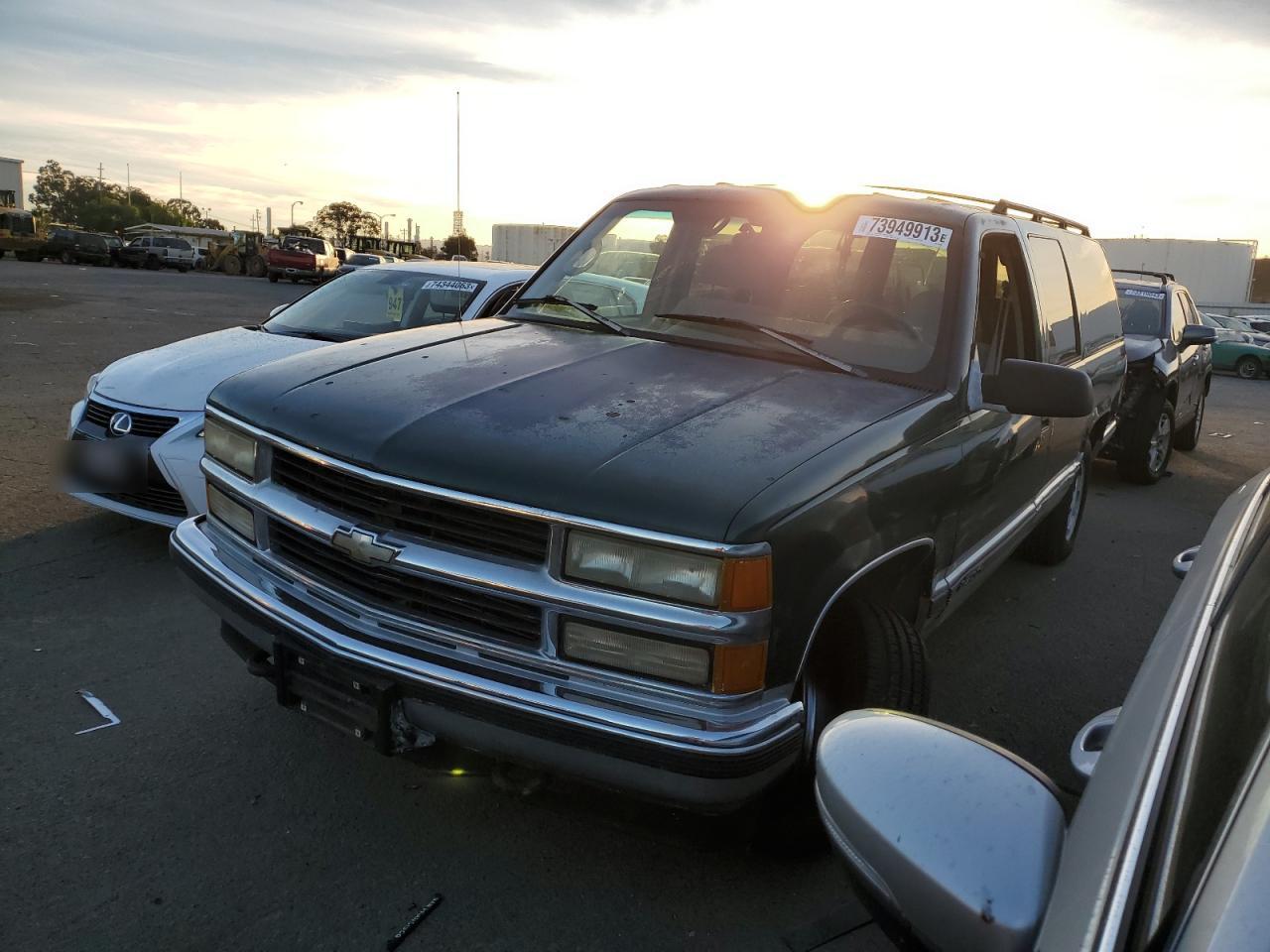 Image 1 of 1995 CHEVROLET SUBURBAN K1500 1995 with VIN 1GNFK16K3SJ386369