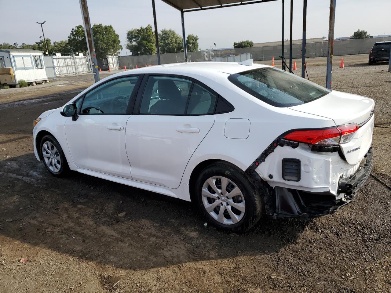 Obraz 2 z 2021 TOYOTA COROLLA LE 2021 z VIN 5YFEPMAE2MP246272