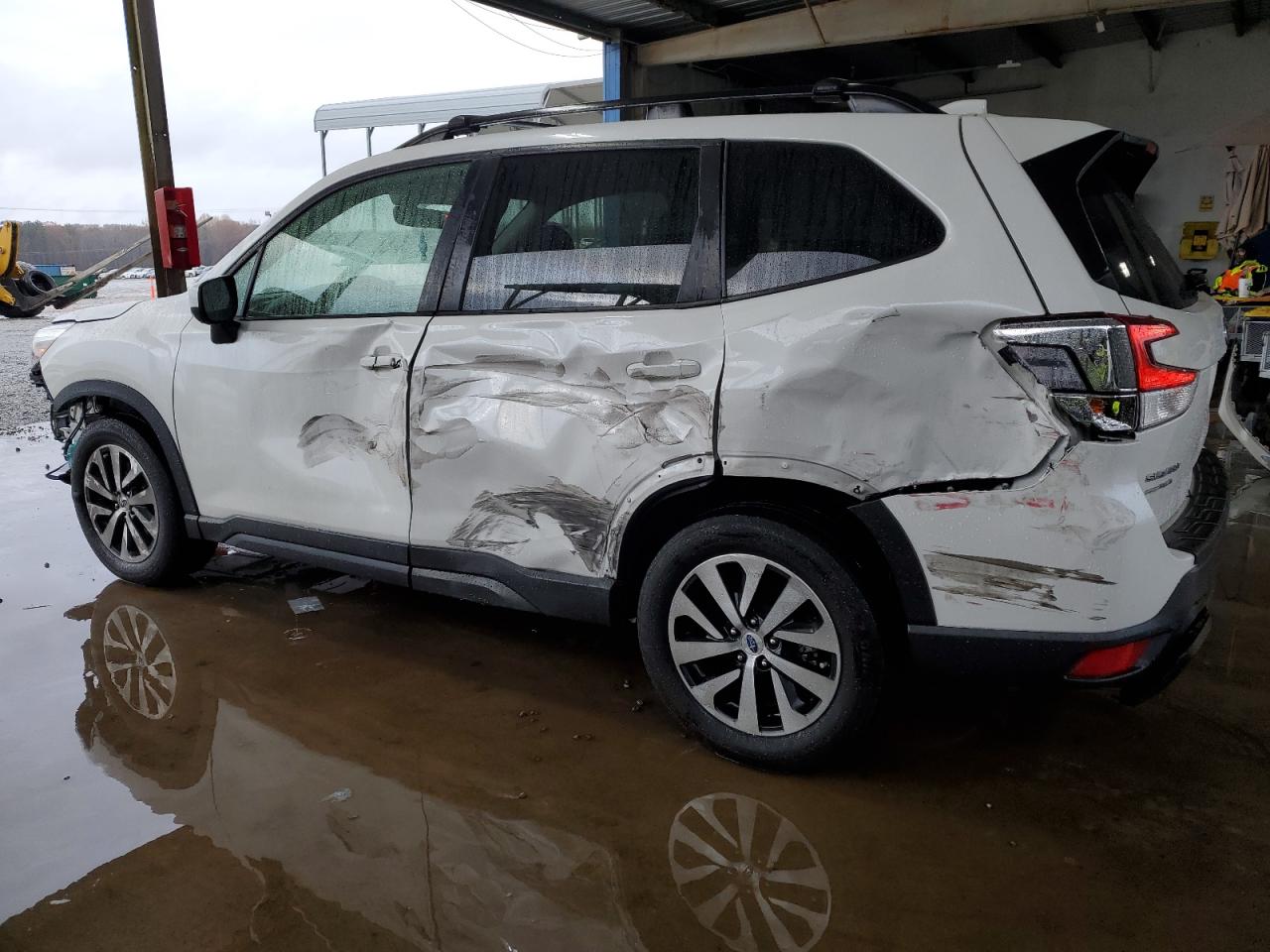 Image 2 of 2019 SUBARU FORESTER PREMIUM 2019 with VIN JF2SKAGC2KH588353