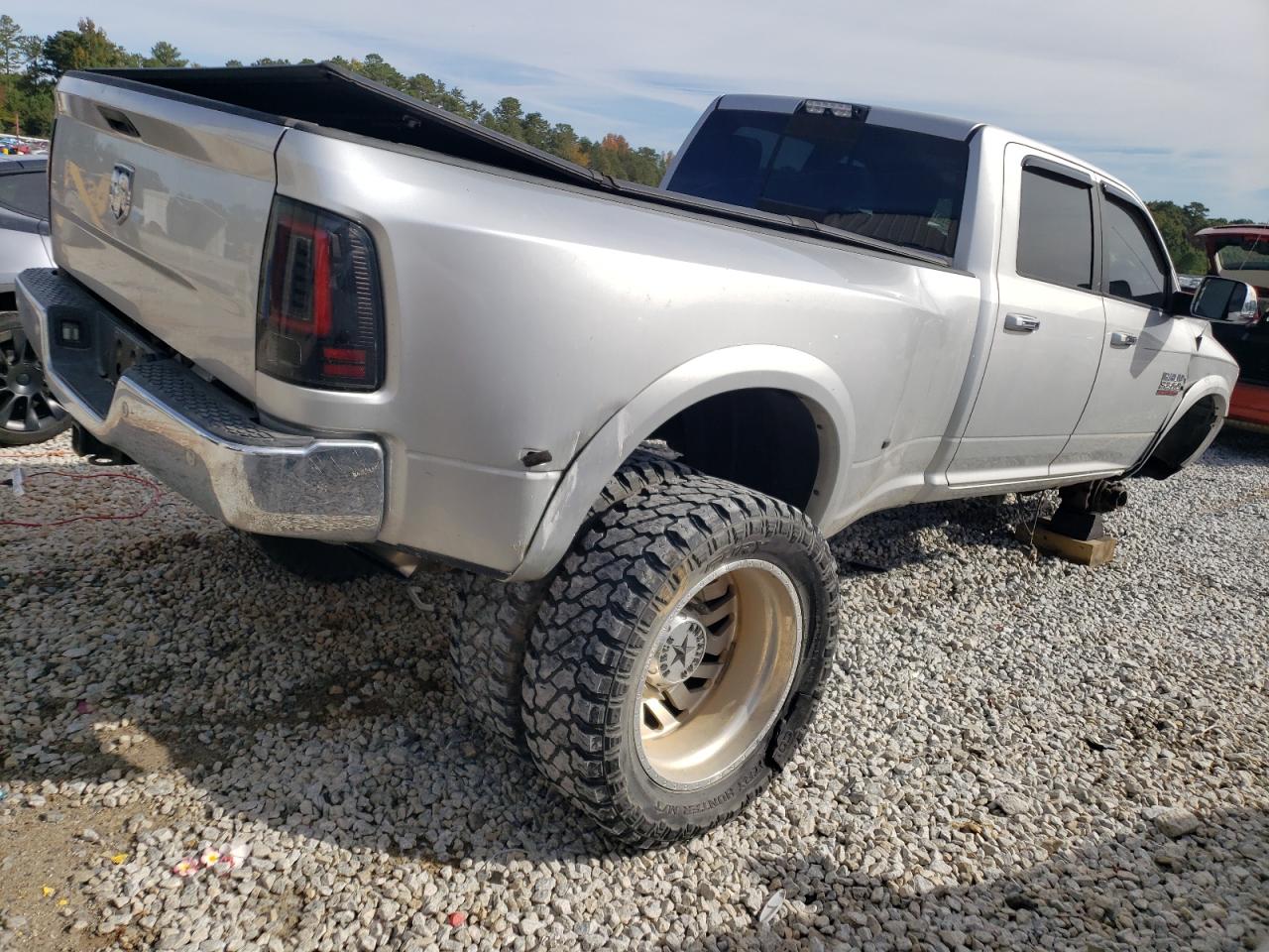Image 3 of 2016 RAM 3500 LARAMIE 2016 with VIN 3C63RRJL2GG263832