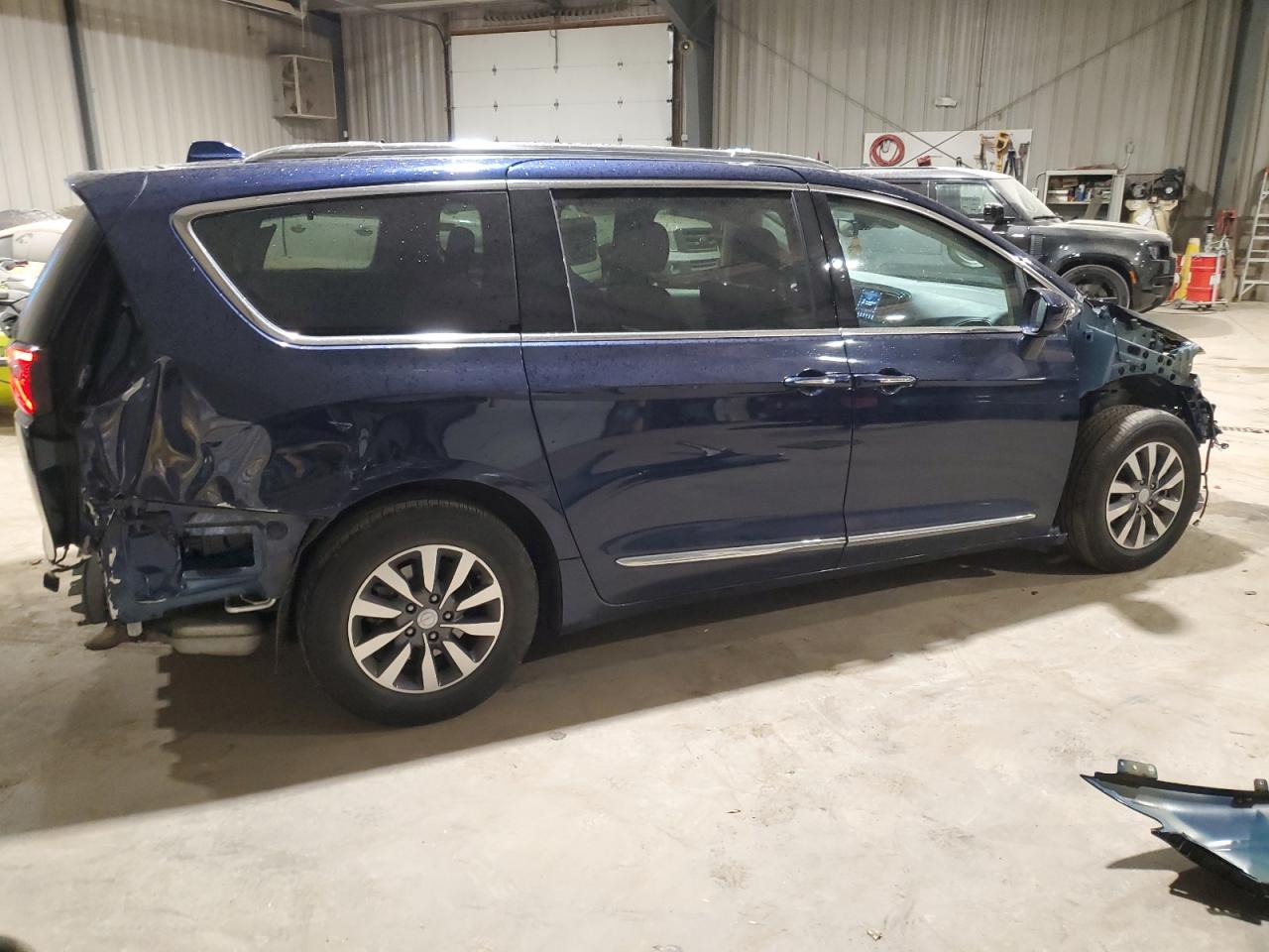 Image 3 of 2020 CHRYSLER PACIFICA TOURING L PLUS 2020 with VIN 2C4RC1EG2LR151037