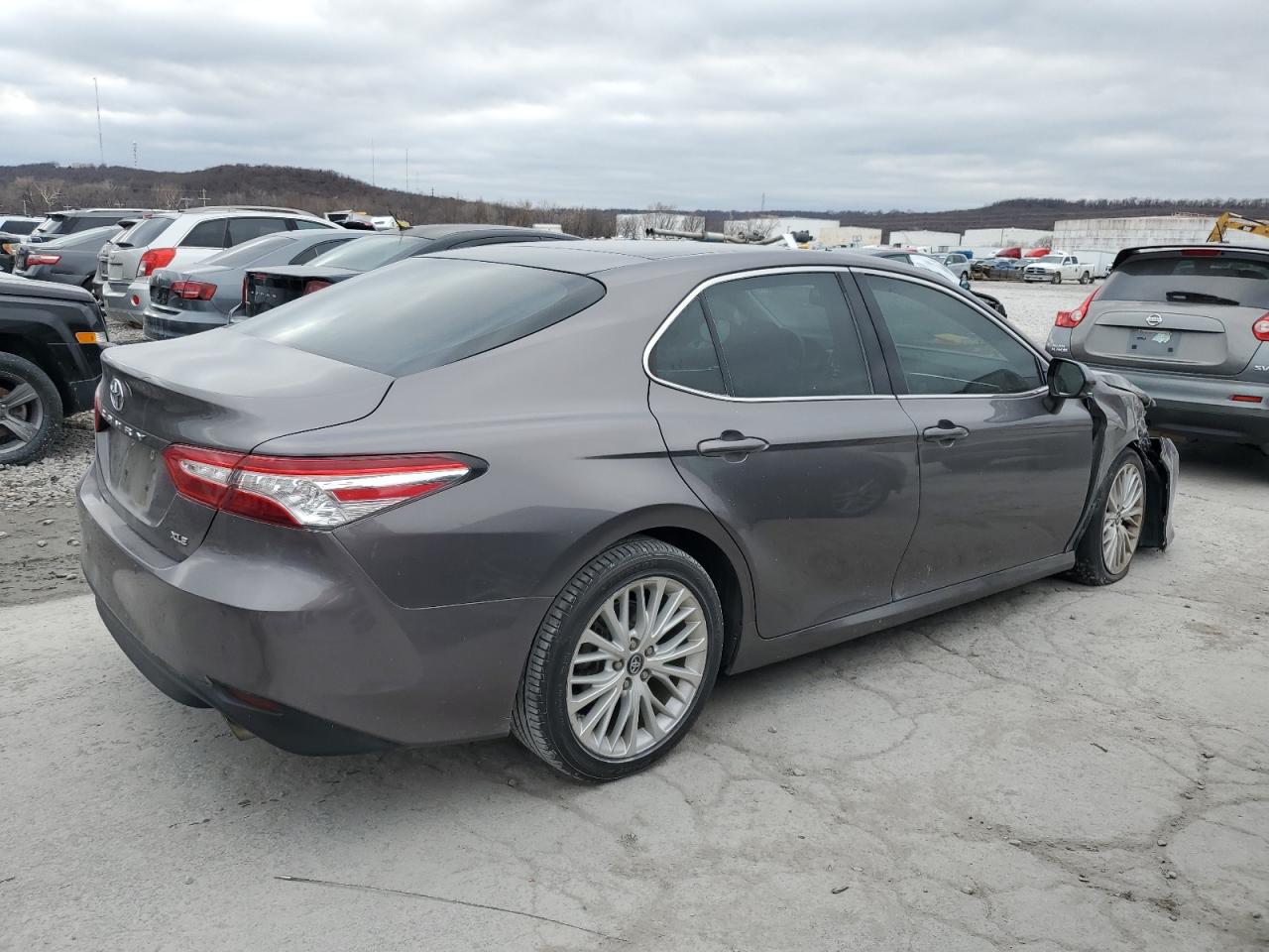 Изображение 3 2018 TOYOTA CAMRY L 2018 с VIN 4T1B11HK7JU003520
