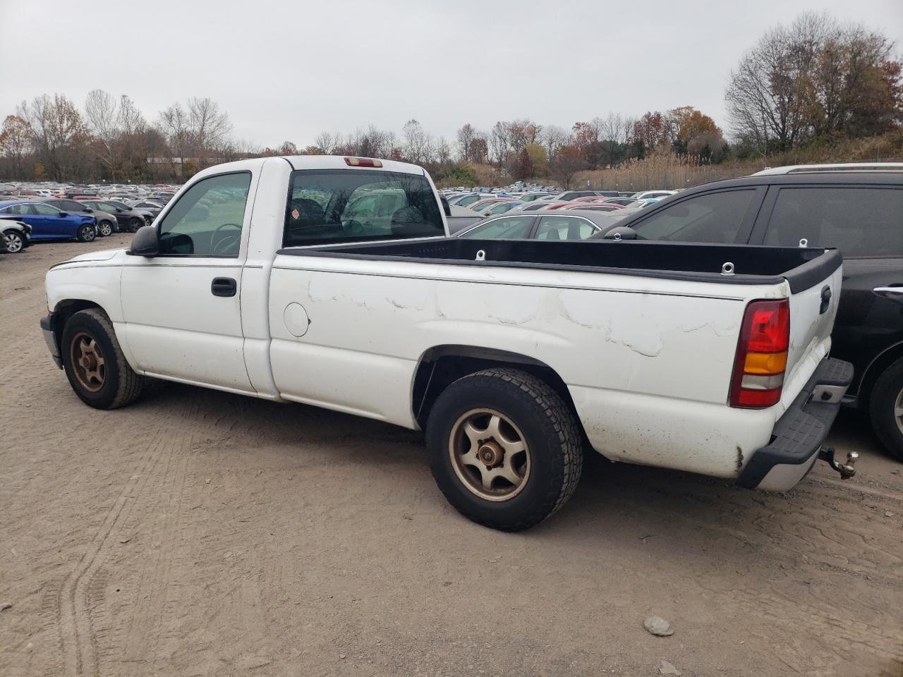 Image 2 of 2000 CHEVROLET SILVERADO C1500 2000 with VIN 1GCEC14V8YE196440