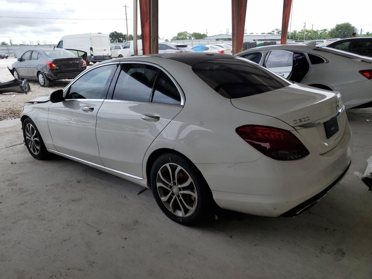 Obraz 2 z 2015 MERCEDES-BENZ C 300 2015 z VIN 55SWF4JB0FU066962
