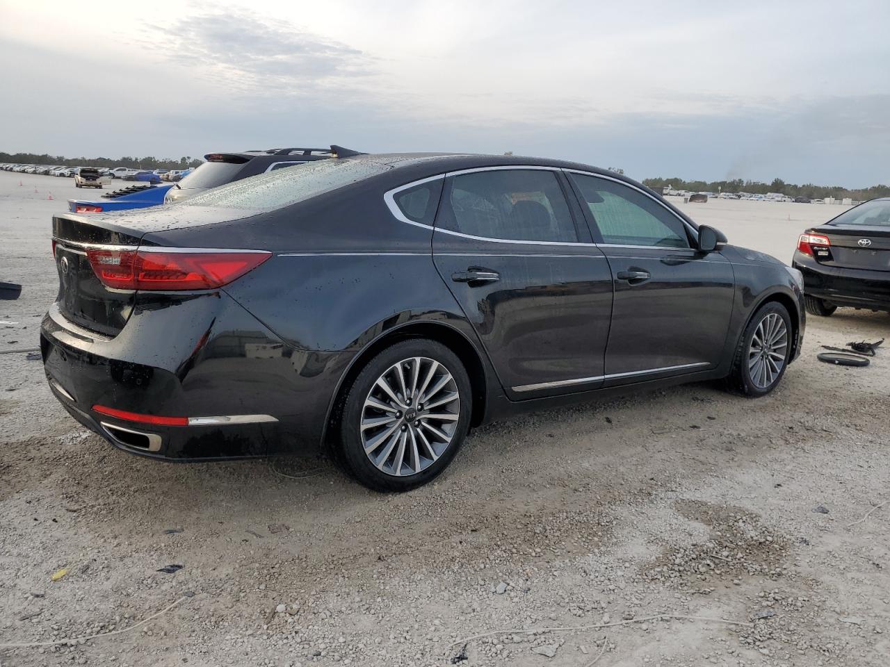 Изображение 3 2017 KIA CADENZA PREMIUM 2017 с VIN KNALC4J15H5068292