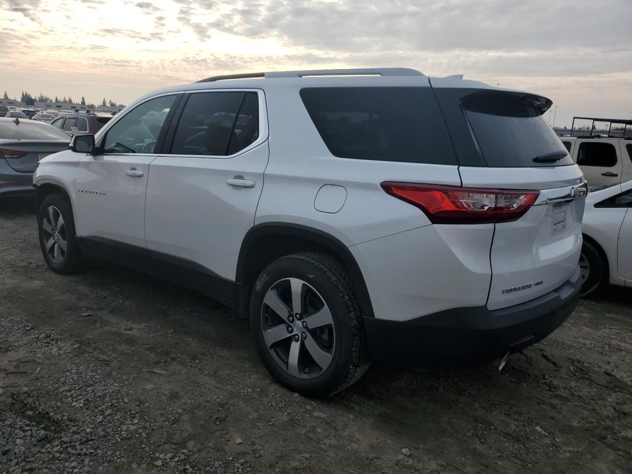 Obraz 2 z 2018 CHEVROLET TRAVERSE LT 2018 z VIN 1GNEVHKW3JJ252268