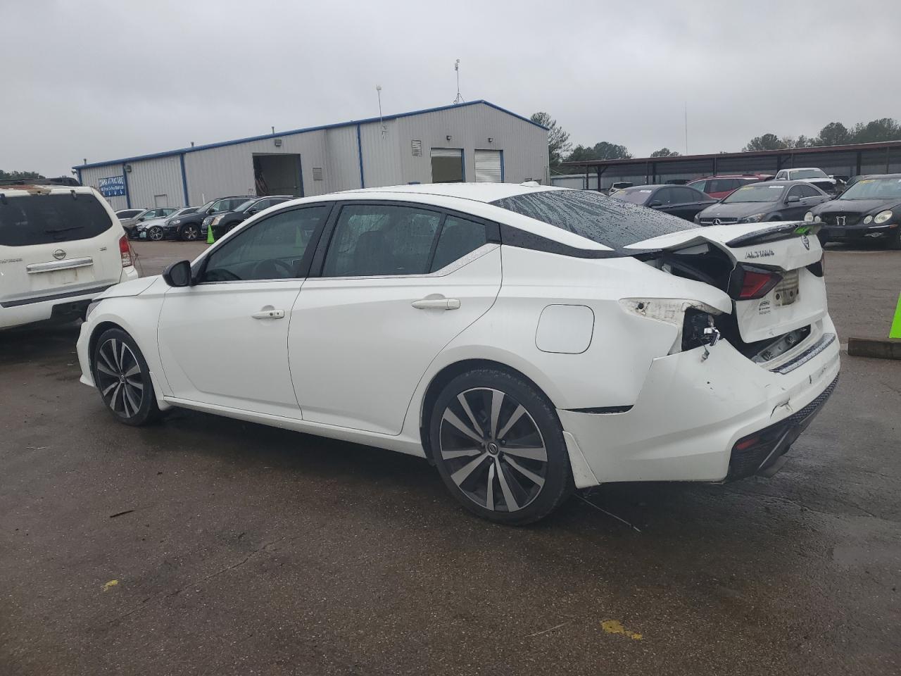 Image 2 of 2019 NISSAN ALTIMA SR 2019 with VIN 1N4BL4CV0KN304357