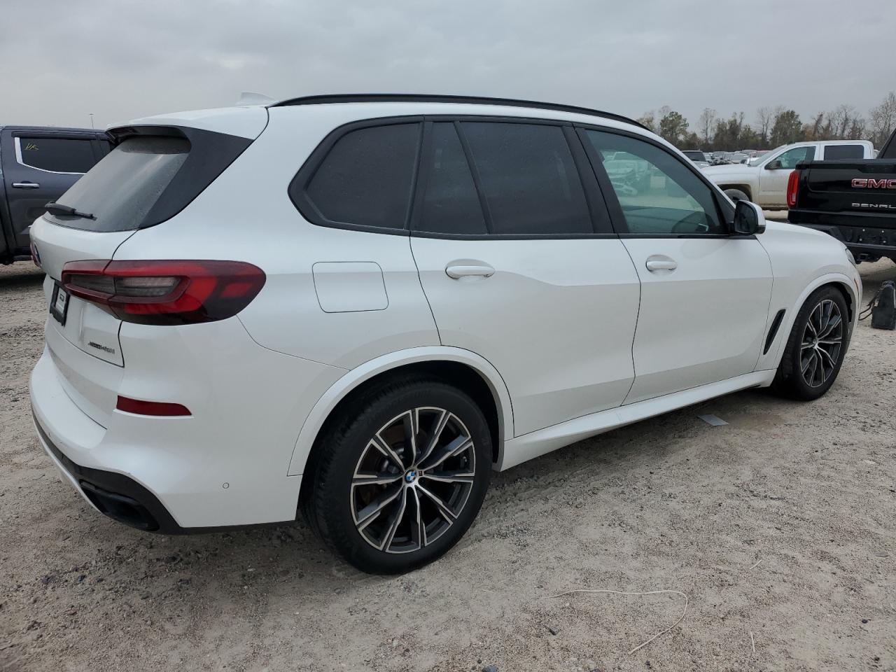 Изображение 3 2022 BMW X5 XDRIVE40I 2022 с VIN 5UXCR6C0XN9K74986