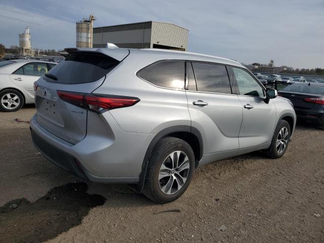 Obraz 3 z 2022 TOYOTA HIGHLANDER HYBRID XLE 2022 z VIN 5TDHBRCH0NS560429
