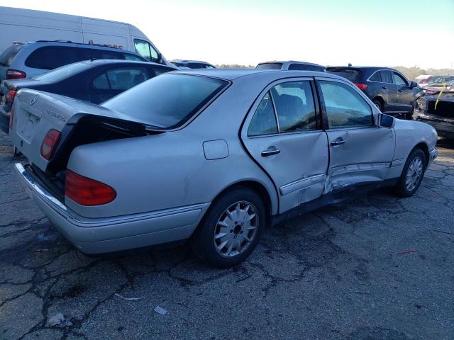 Image 3 of 1998 MERCEDES-BENZ E 300TD 1998 with VIN WDBJF25F2WA472598