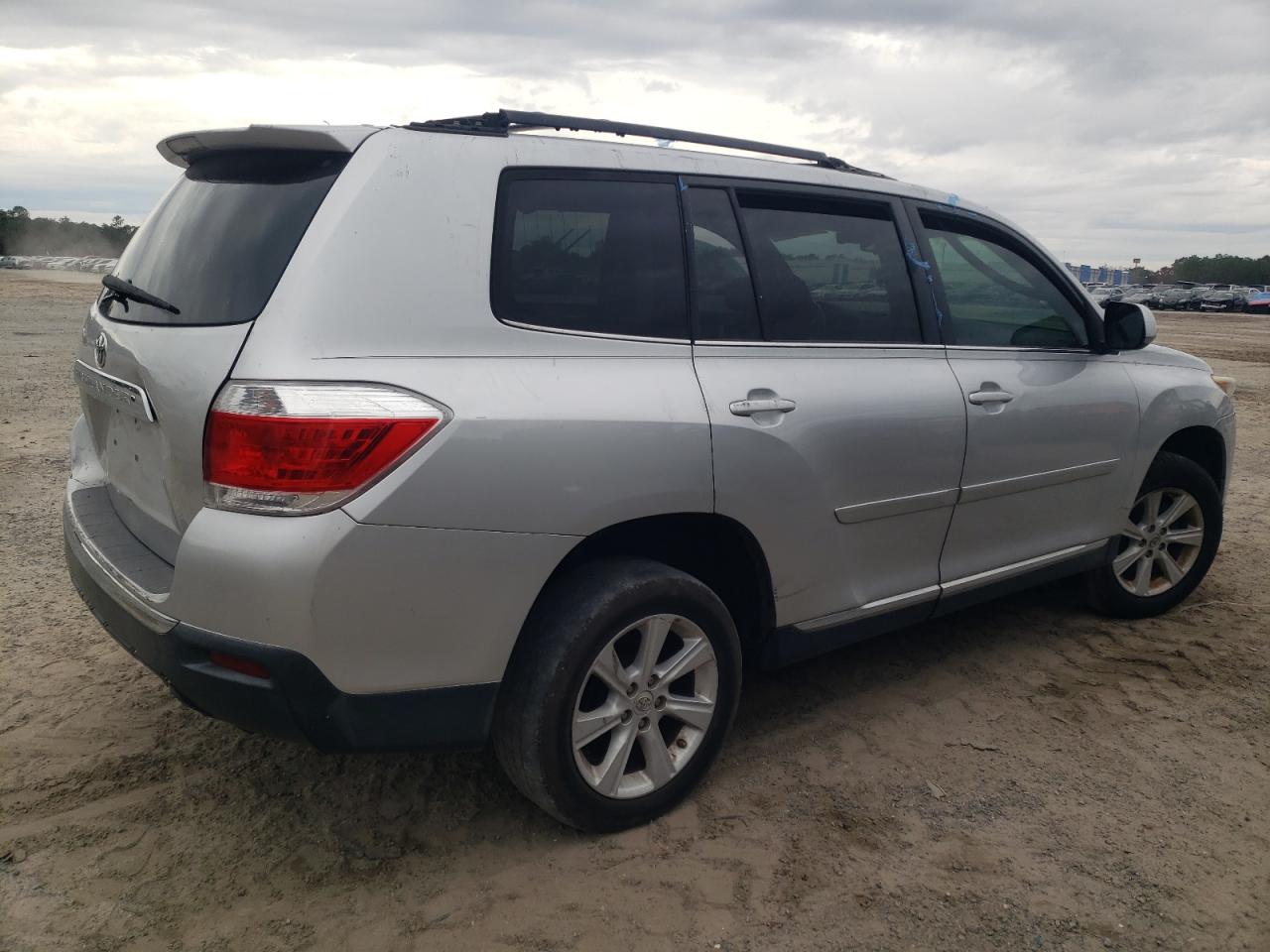 Image 3 of 2012 TOYOTA HIGHLANDER BASE 2012 with VIN 5TDZK3EH8CS076603