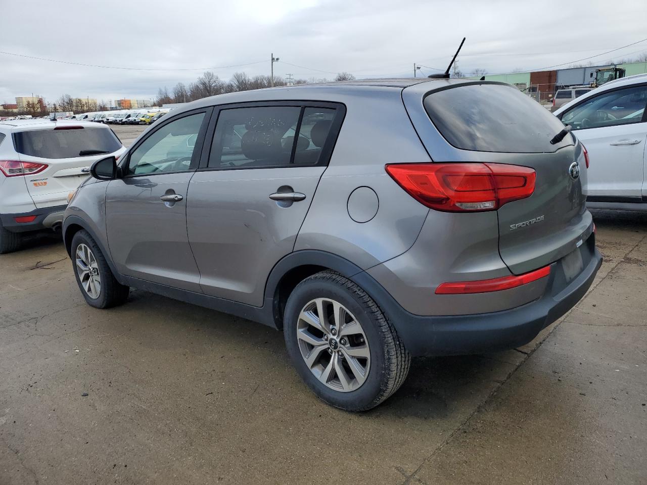Изображение 2 2016 KIA SPORTAGE LX 2016 с VIN KNDPB3AC2G7811075