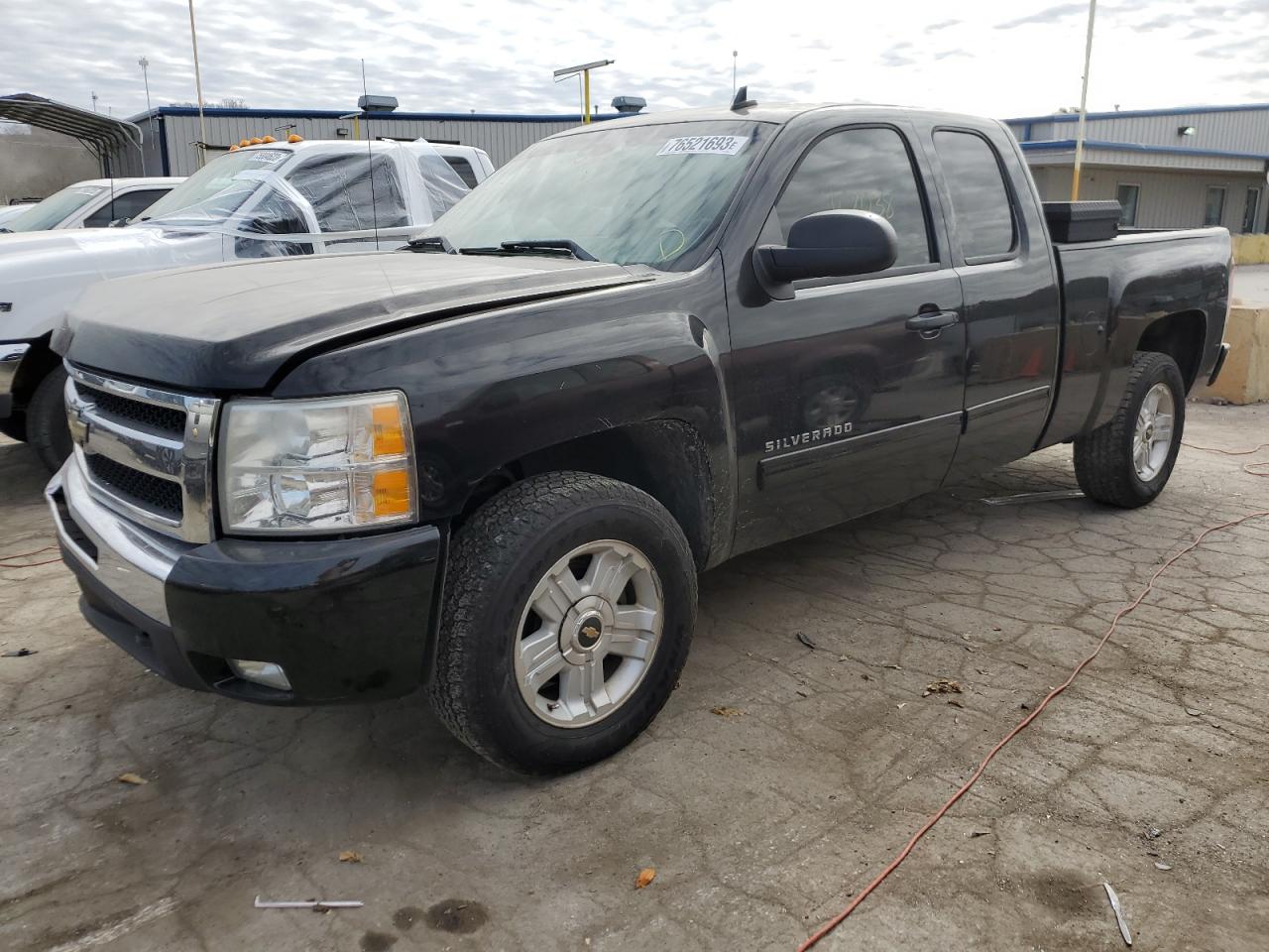 Image 1 of 2011 CHEVROLET SILVERADO C1500 LT 2011 with VIN 1GCRCSE04BZ328880