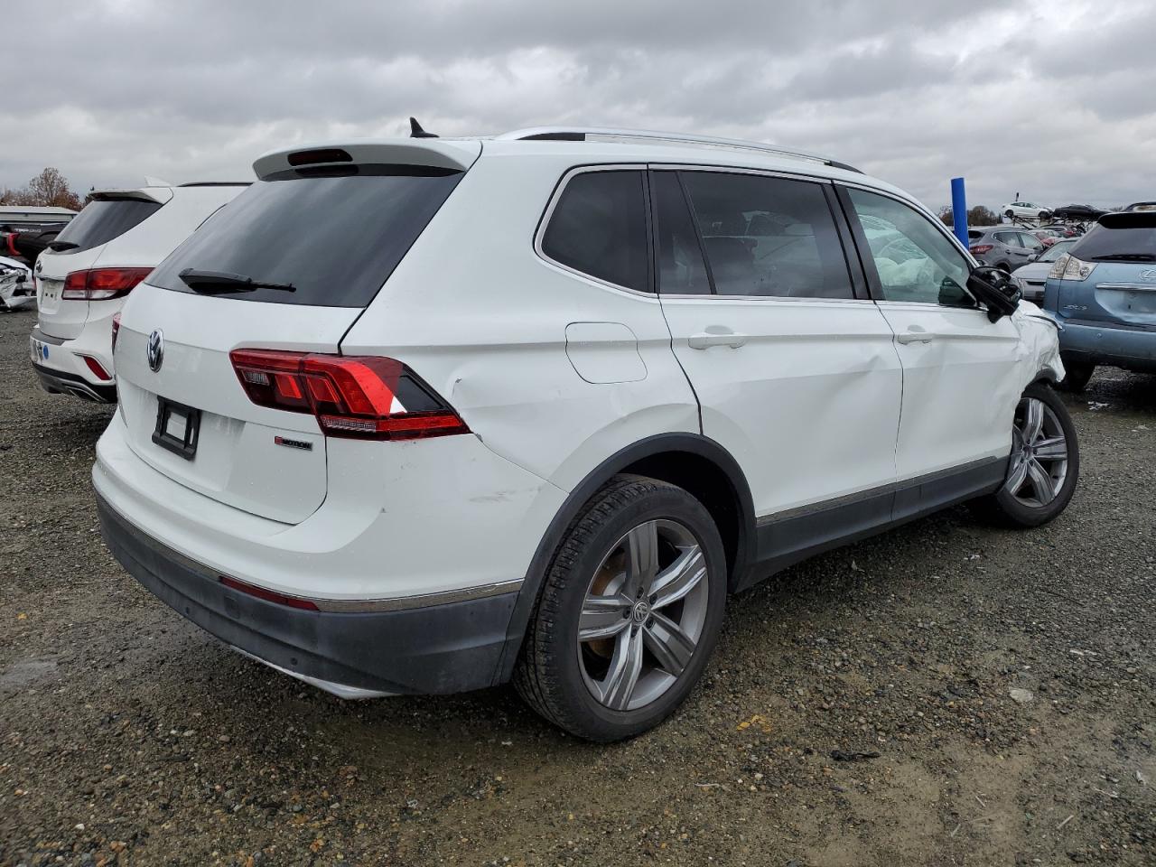 Image 3 of 2019 VOLKSWAGEN TIGUAN SEL PREMIUM 2019 with VIN 3VV4B7AX2KM008019