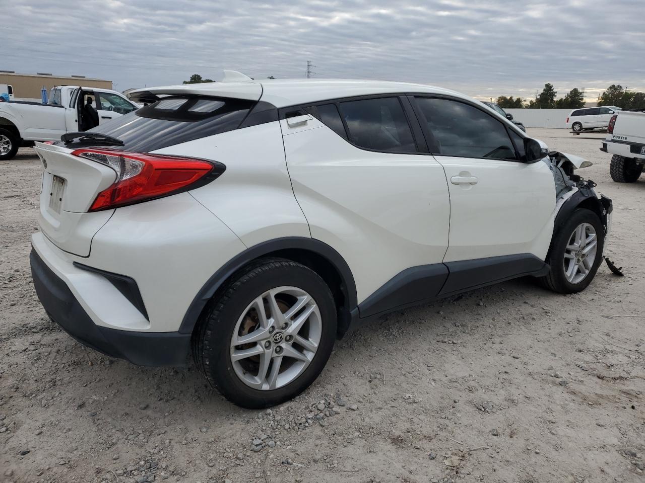 Obraz 3 z 2020 TOYOTA C-HR XLE 2020 z VIN JTNKHMBX9L1073493
