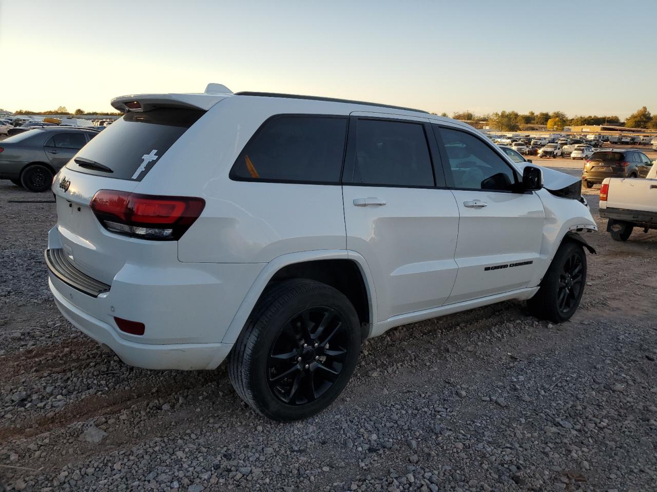 Изображение 3 2022 JEEP GRAND CHEROKEE LAREDO E 2022 с VIN 1C4RJFAG1NC113786