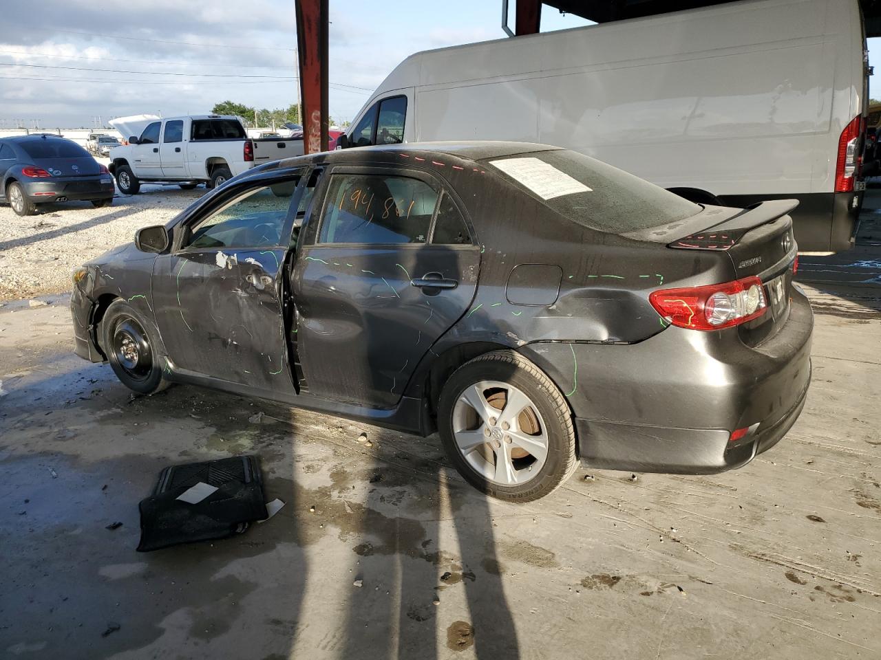 Obraz 2 z 2013 TOYOTA COROLLA BASE 2013 z VIN 2T1BU4EE1DC956429