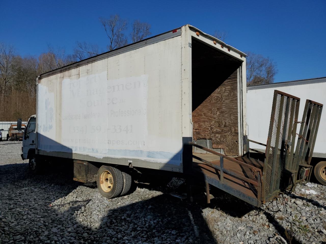 Image 2 of 2005 ISUZU NQR  2005 with VIN JALE5B16757901630