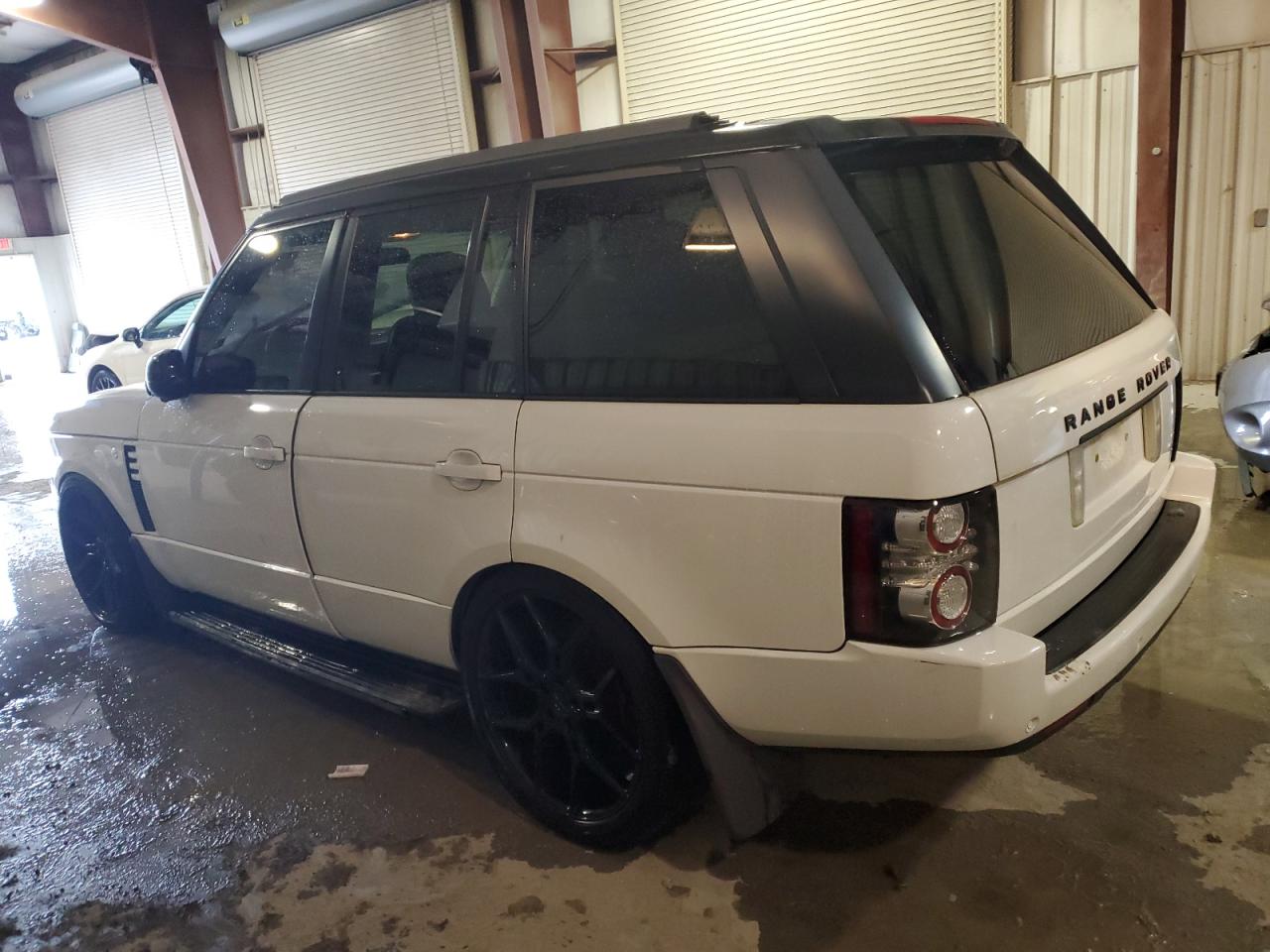 Image 2 of 2012 LAND ROVER RANGE ROVER HSE LUXURY 2012 with VIN SALMF1D47CA390444