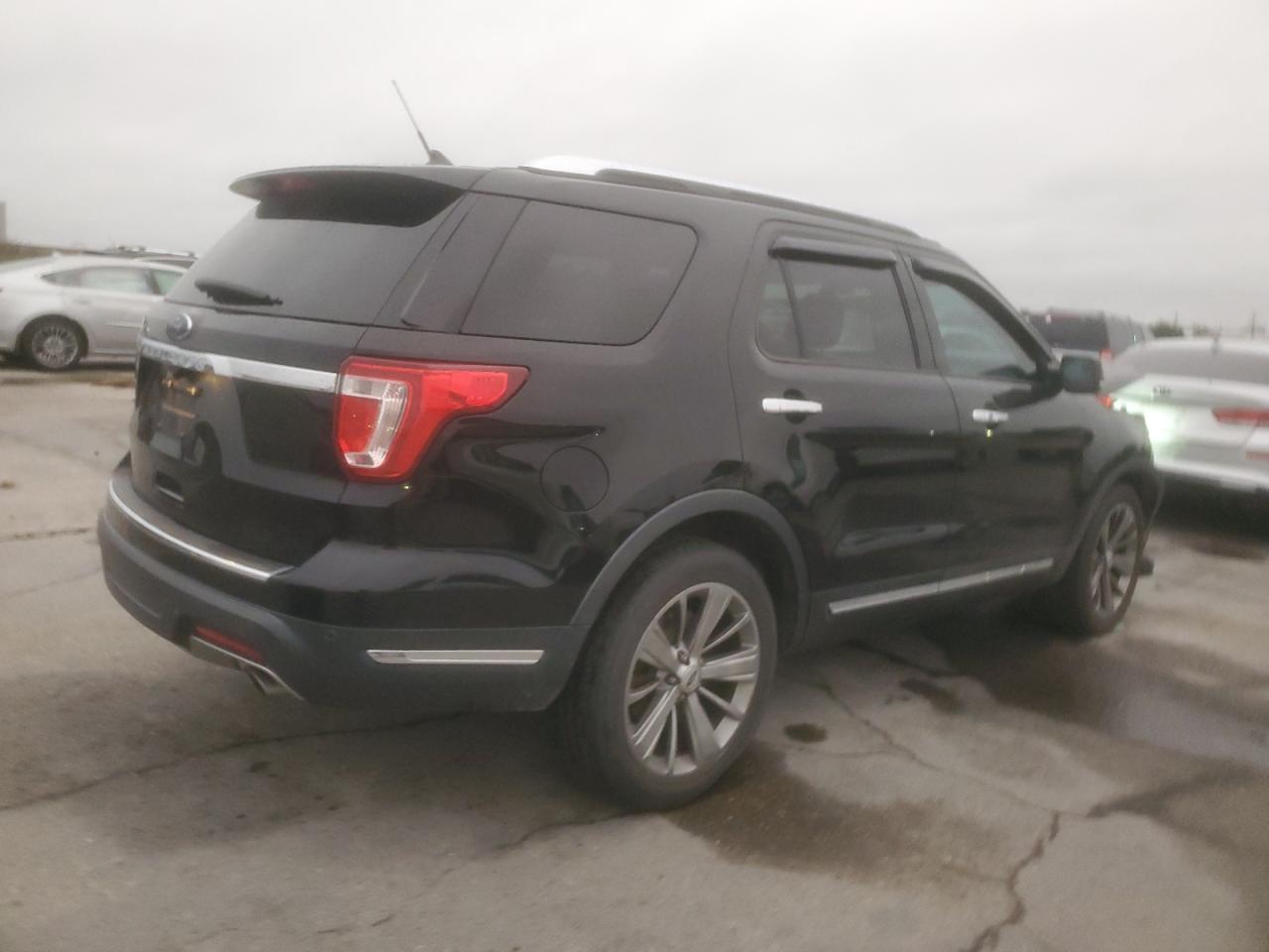 Image 3 of 2018 FORD EXPLORER LIMITED 2018 with VIN 1FM5K7F81JGB10842