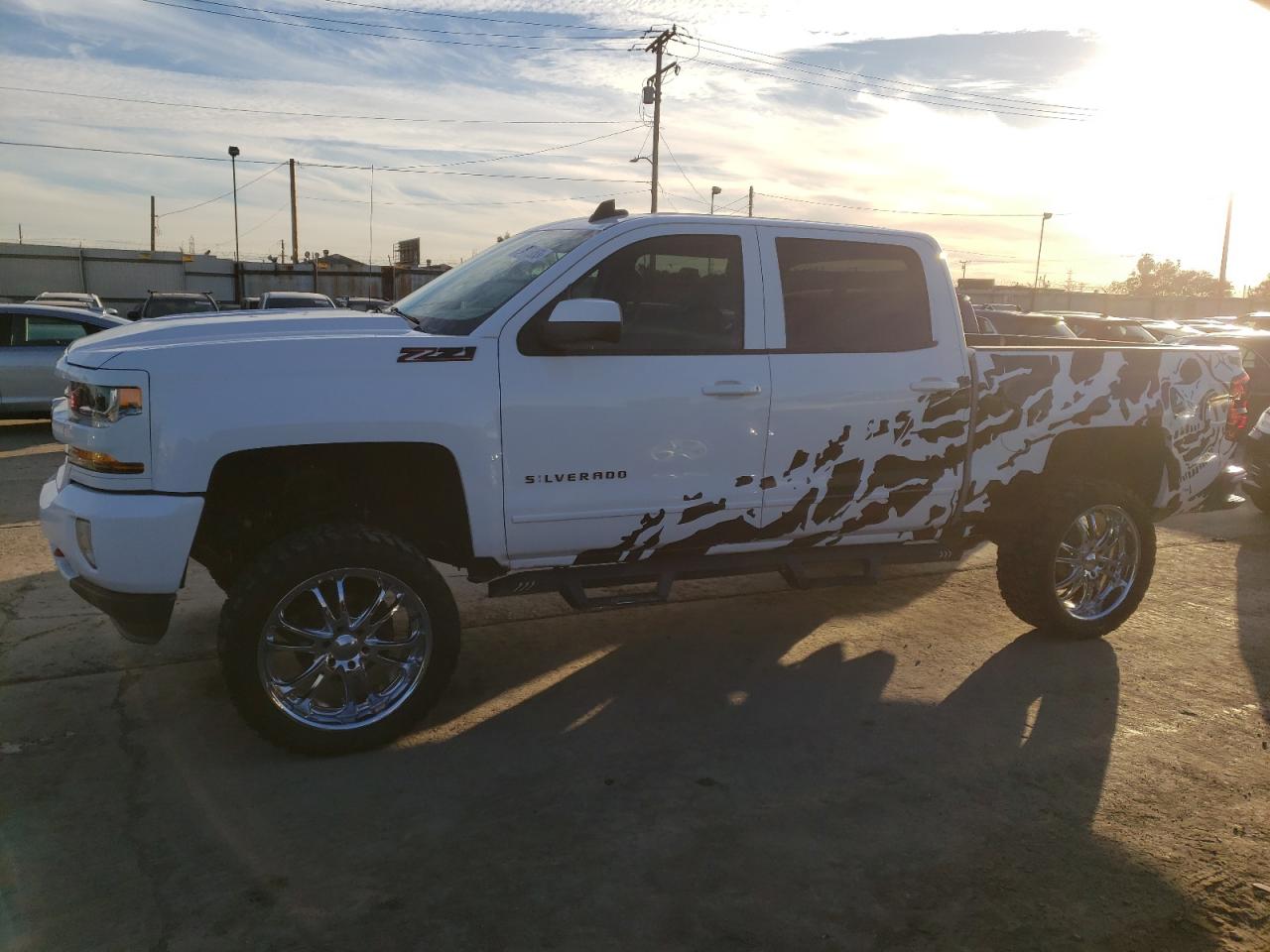 Image 1 of 2018 CHEVROLET SILVERADO K1500 LT 2018 with VIN 3GCUKREC6JG517240