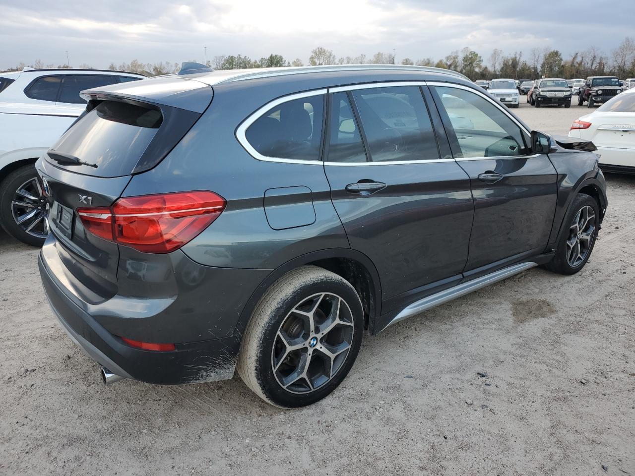 Изображение 3 2018 BMW X1 SDRIVE28I 2018 с VIN WBXHU7C35J5H41213
