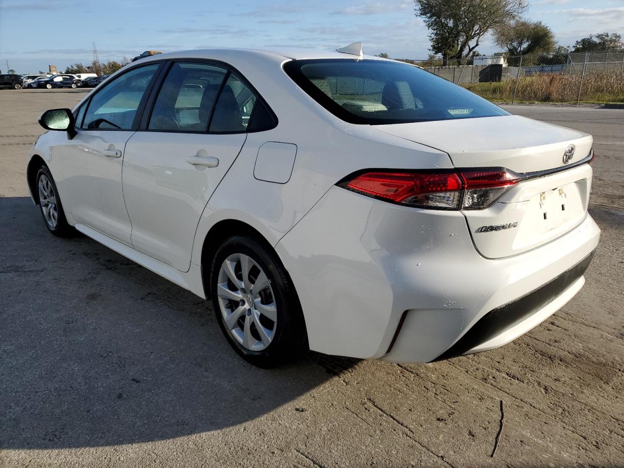 Изображение 2 2022 TOYOTA COROLLA LE 2022 с VIN 5YFEPMAE4NP368214